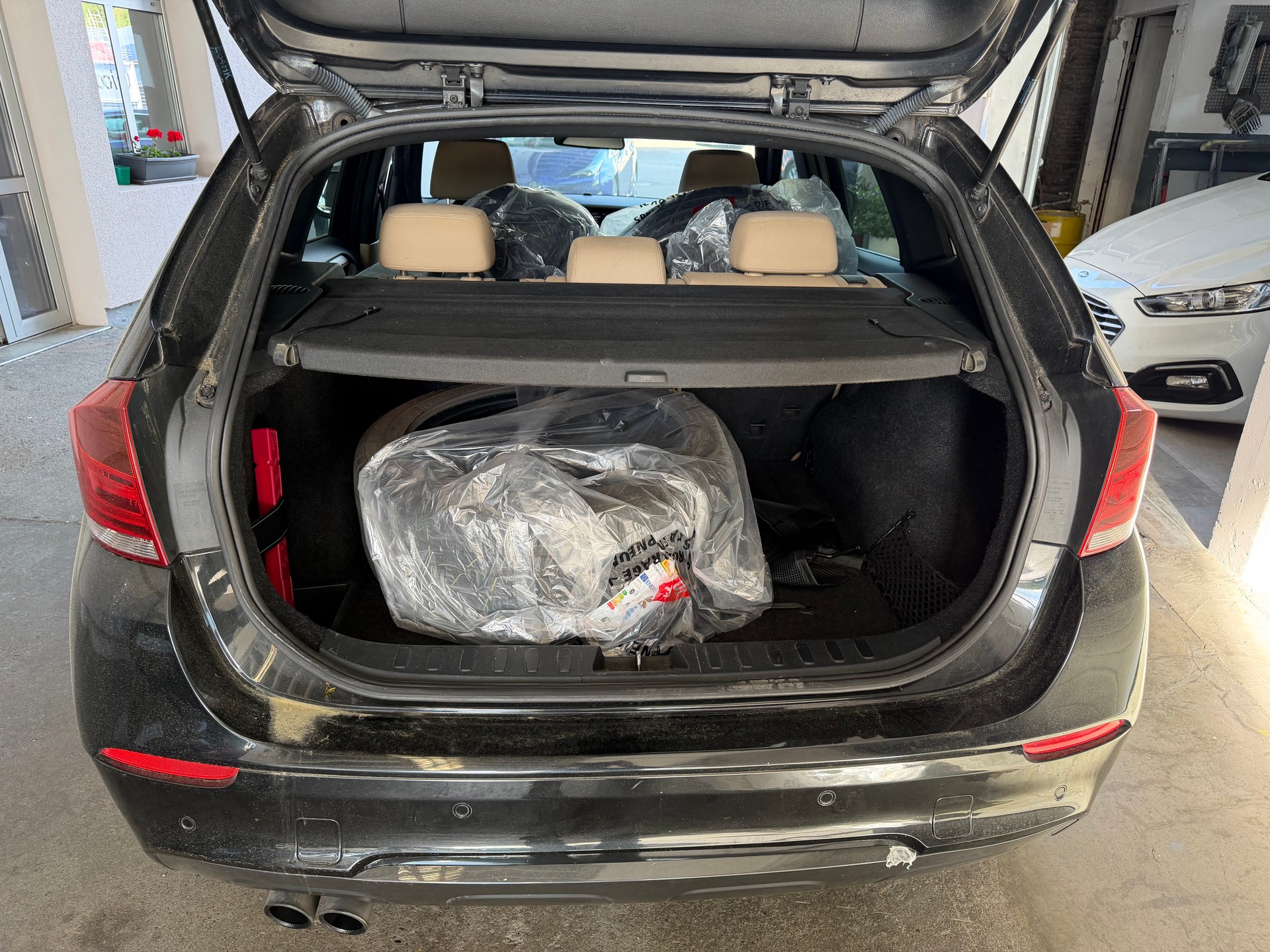 BMW X1 xDrive 28i Steptronic-image-6