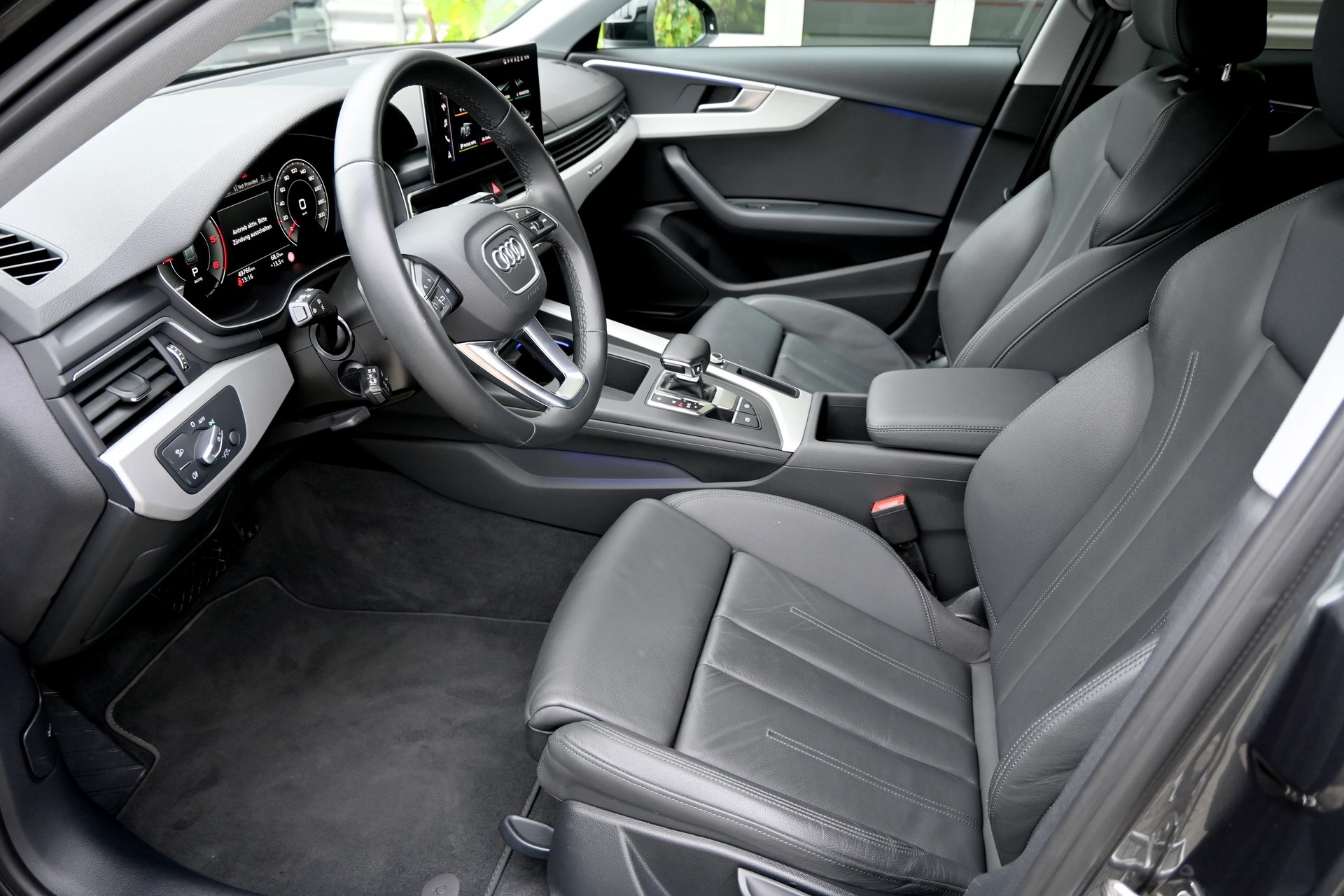 AUDI A4 Avant 40 TDI S line Competition Black quattro S-tronic + Werksgarantie 06.2027-image-9