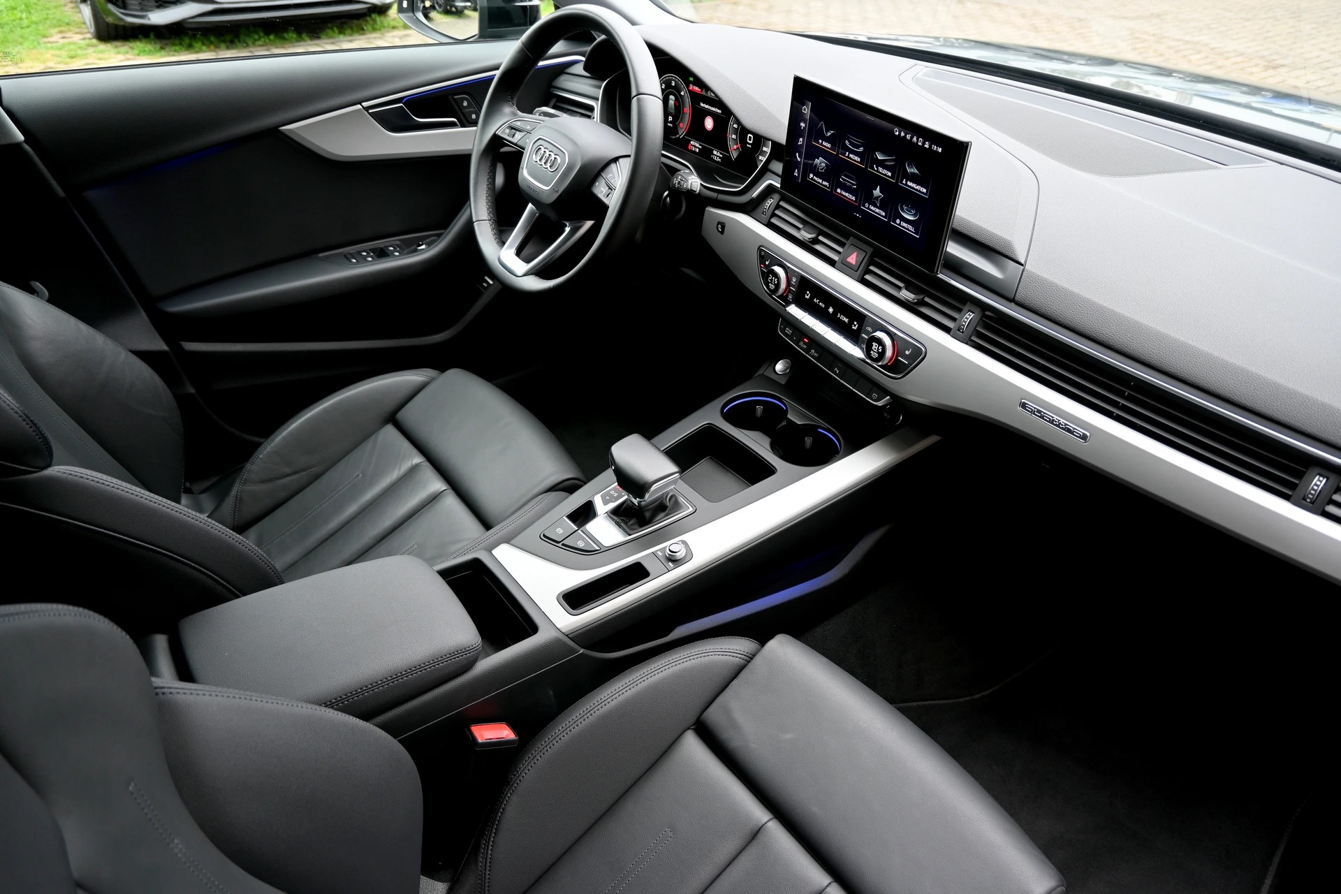 AUDI A4 Avant 40 TDI S line Competition Black quattro S-tronic + Werksgarantie 06.2027-image-10