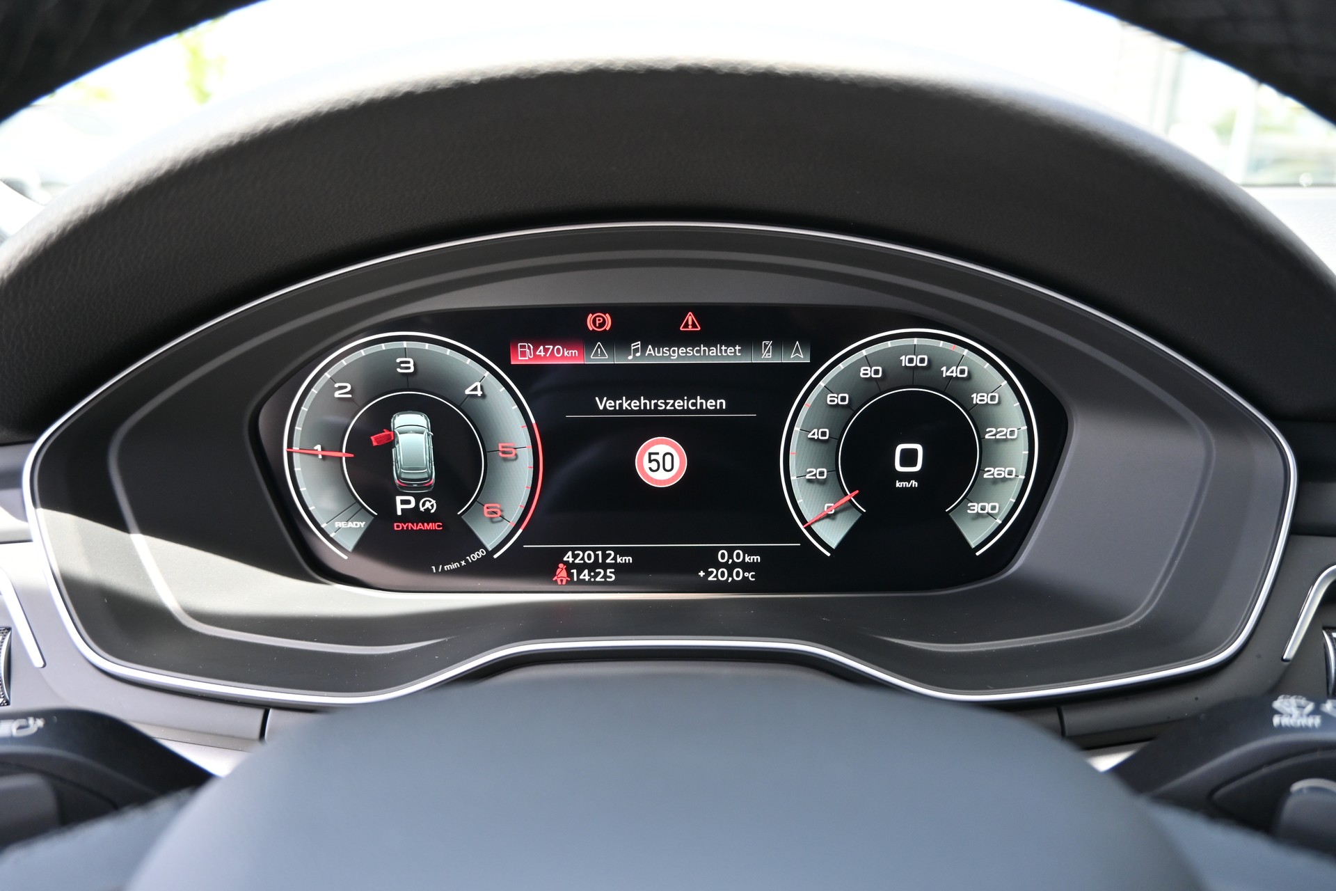 AUDI A4 Avant 40 TDI S line Competition Black quattro S-tronic + Werksgarantie 06.2027-image-18