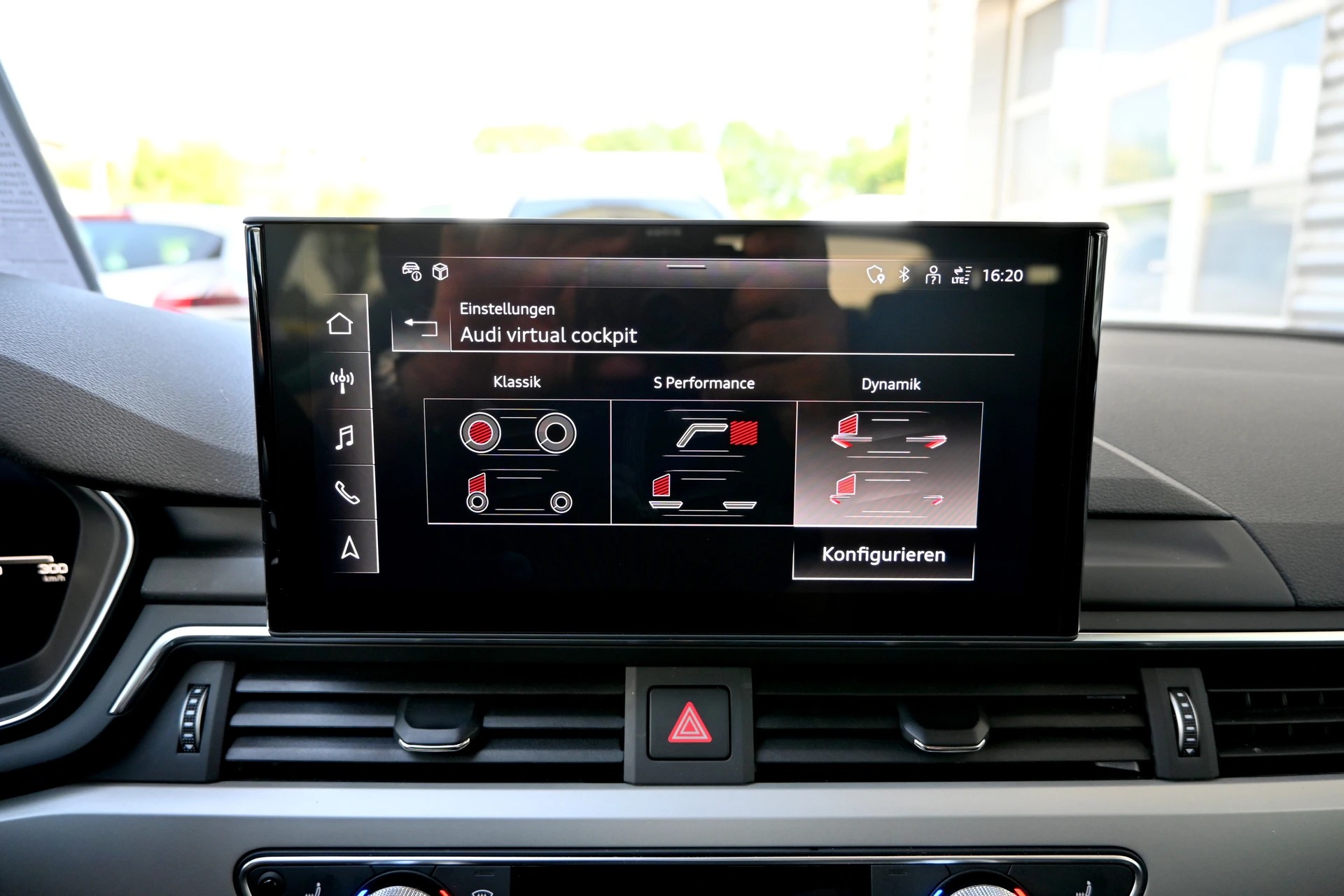 AUDI A4 Avant 40 TDI S line Competition Black quattro S-tronic + Werksgarantie 06.2027-image-25