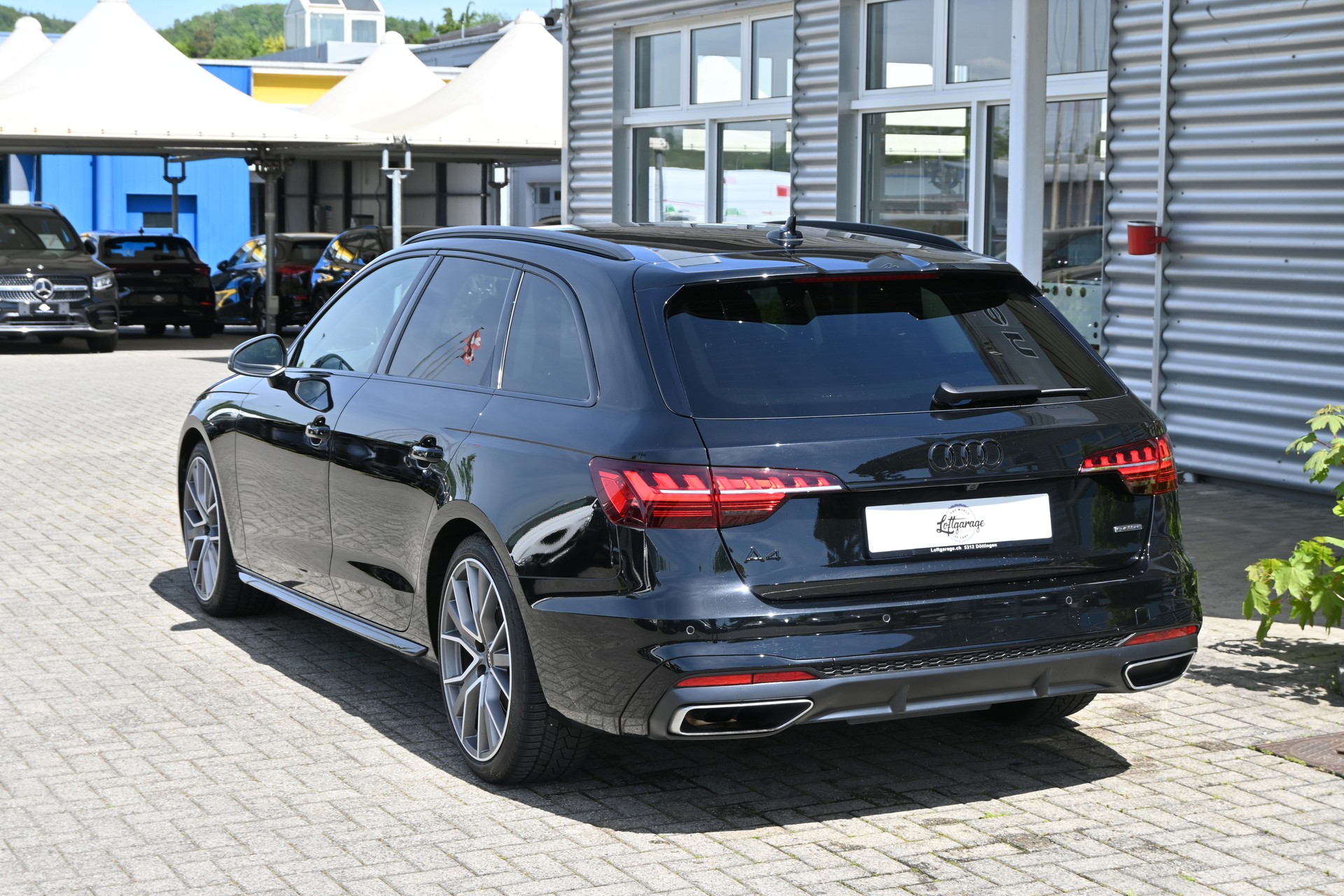 AUDI A4 Avant 40 TDI S line Competition Black quattro S-tronic + Werksgarantie 06.2027-image-6
