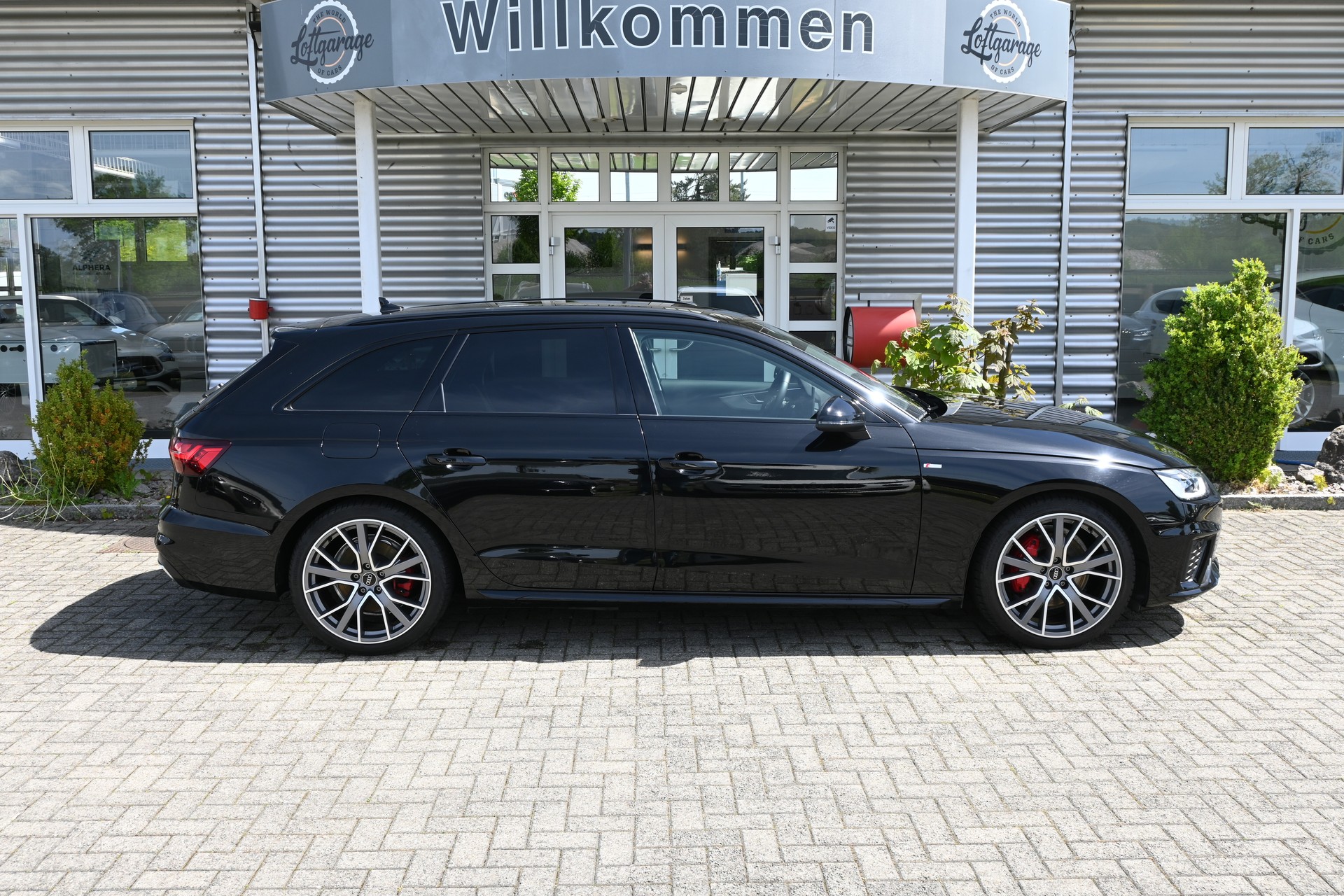 AUDI A4 Avant 40 TDI S line Competition Black quattro S-tronic + Werksgarantie 06.2027-image-4