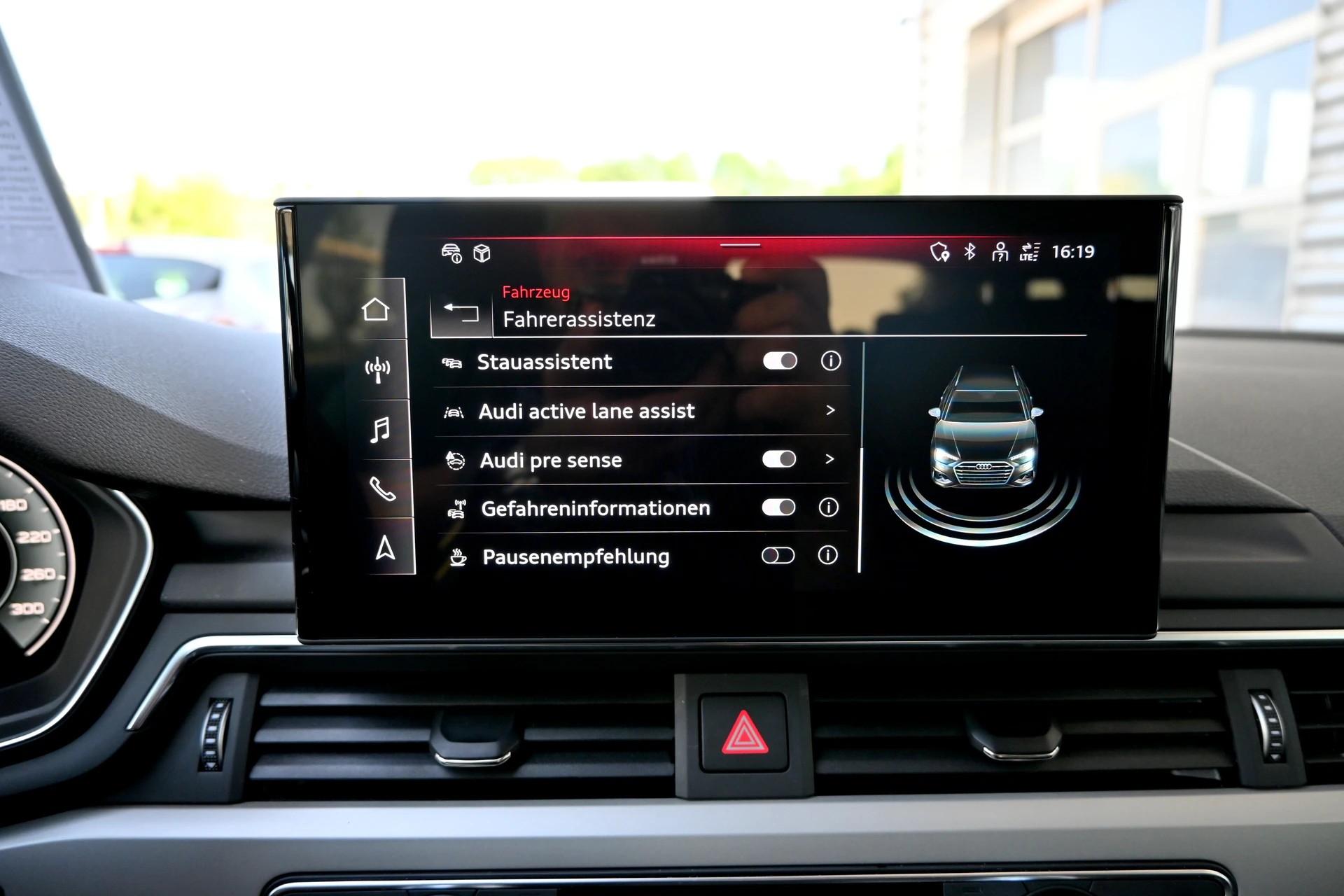 AUDI A4 Avant 40 TDI S line Competition Black quattro S-tronic + Werksgarantie 06.2027-image-22
