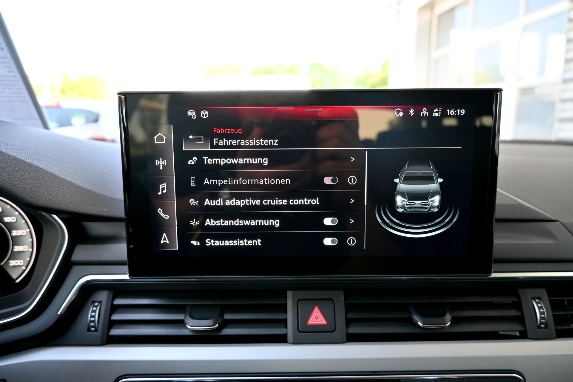 AUDI A4 Avant 40 TDI S line Competition Black quattro S-tronic + Werksgarantie 06.2027-image-21