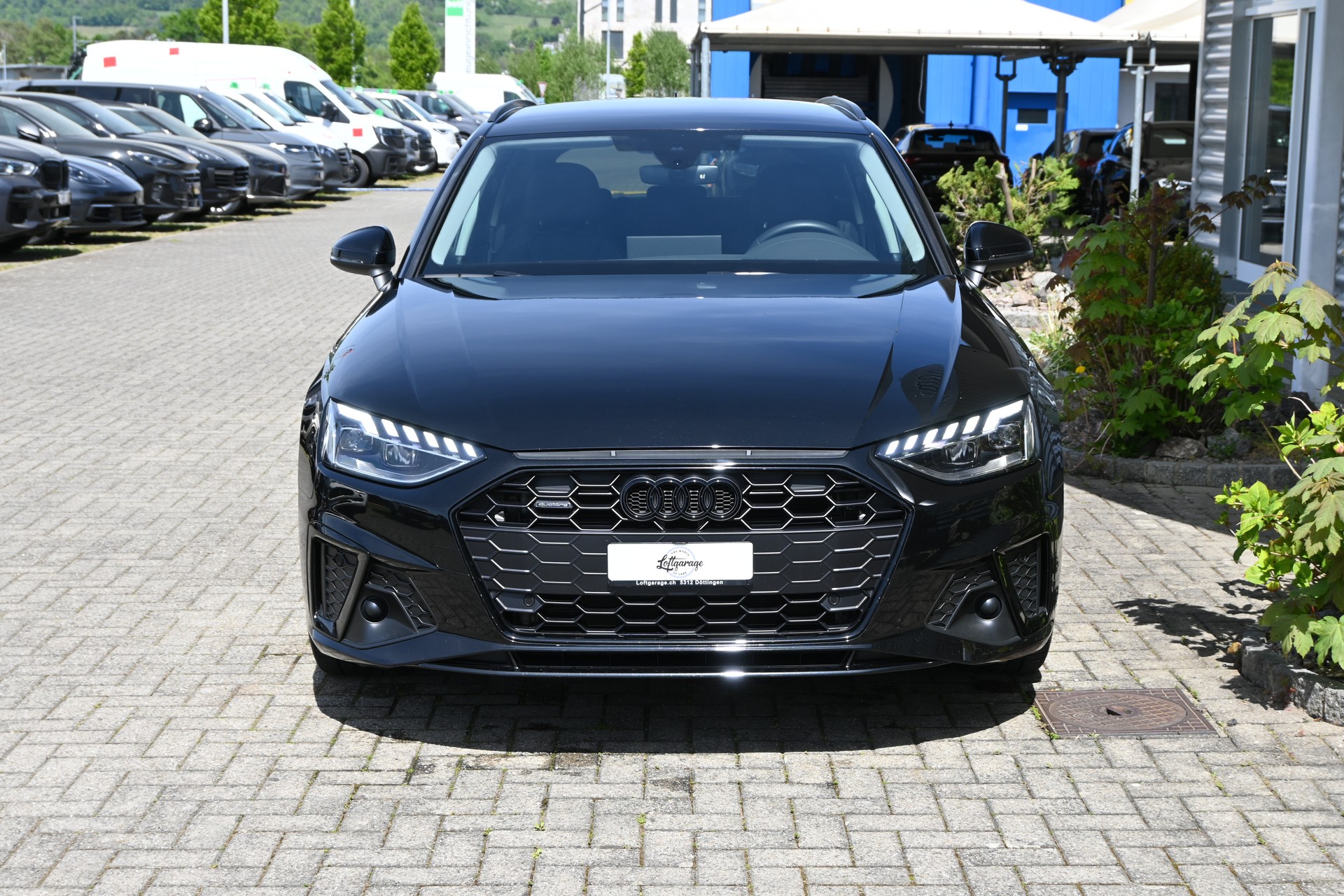 AUDI A4 Avant 40 TDI S line Competition Black quattro S-tronic + Werksgarantie 06.2027-image-2