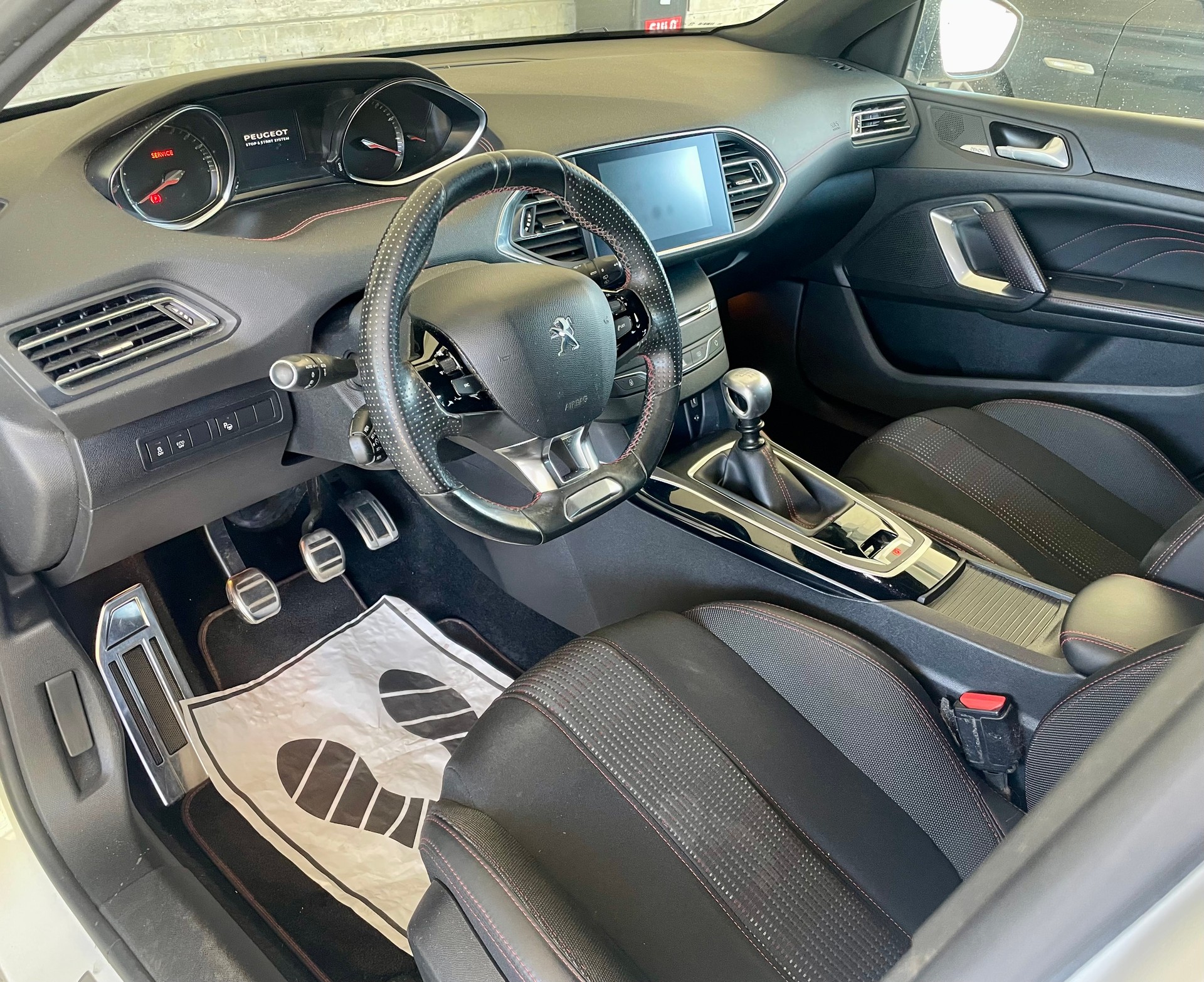 PEUGEOT 308 SW 1.2 THP GT Line-image-6