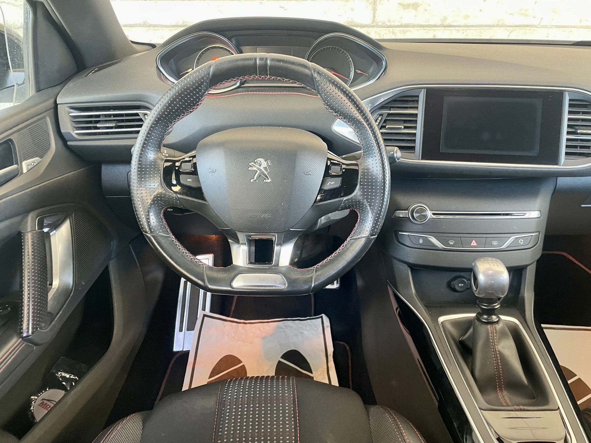 PEUGEOT 308 SW 1.2 THP GT Line-image-11