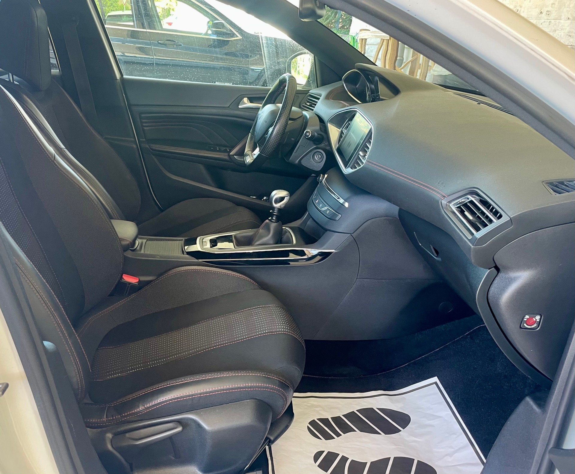 PEUGEOT 308 SW 1.2 THP GT Line-image-9