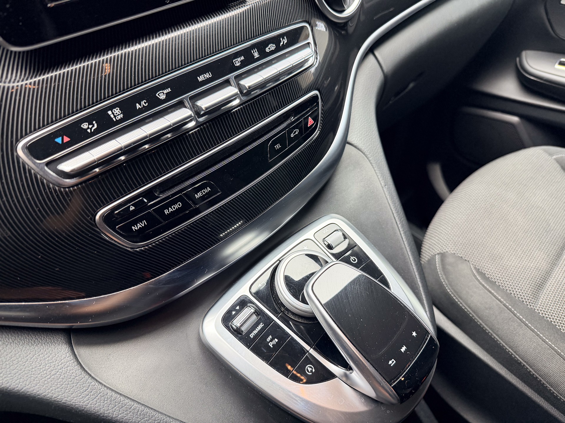 MERCEDES-BENZ V 220 d lang 4Matic 7G-Tronic-image-9