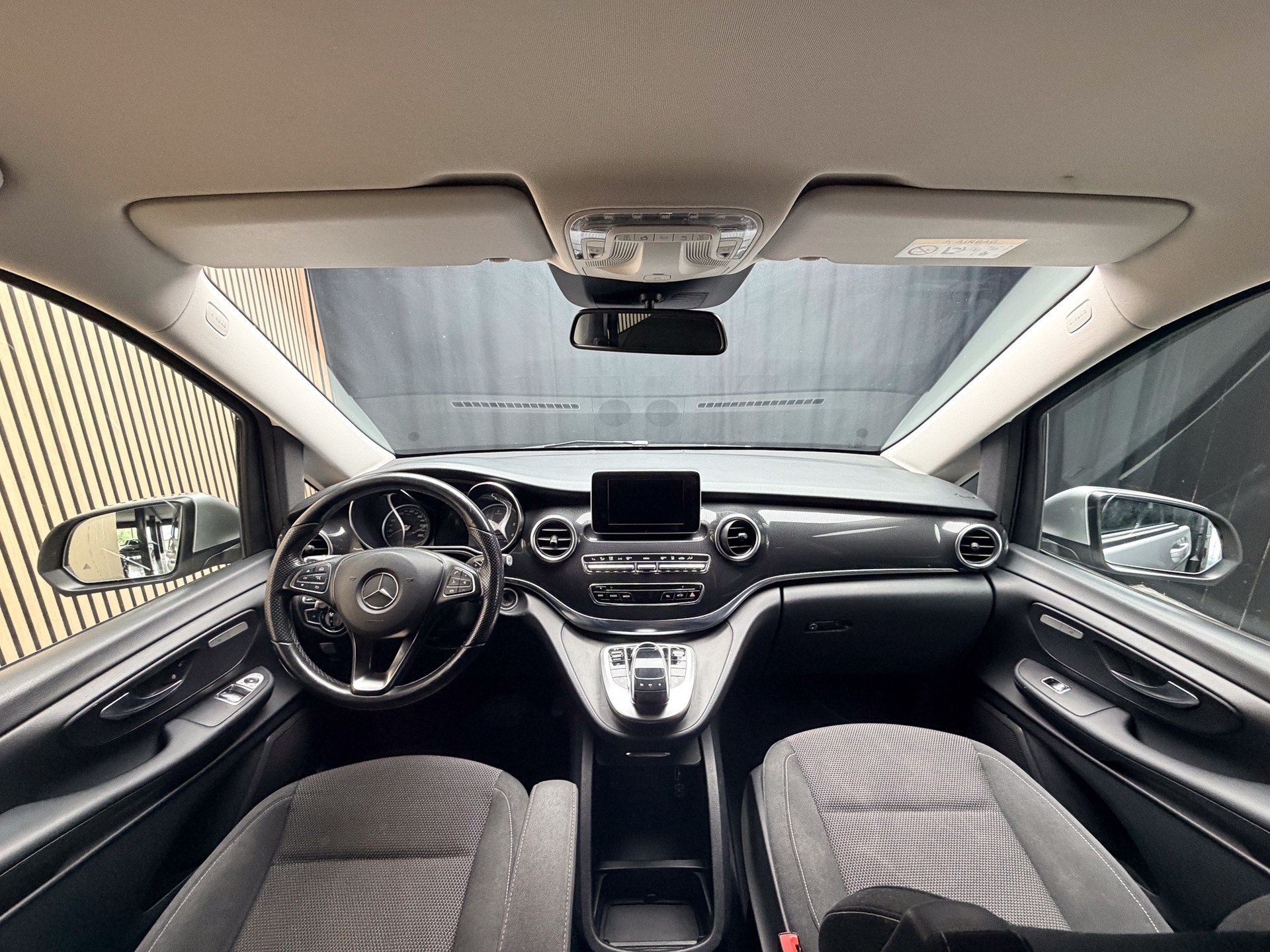 MERCEDES-BENZ V 220 d lang 4Matic 7G-Tronic-image-5