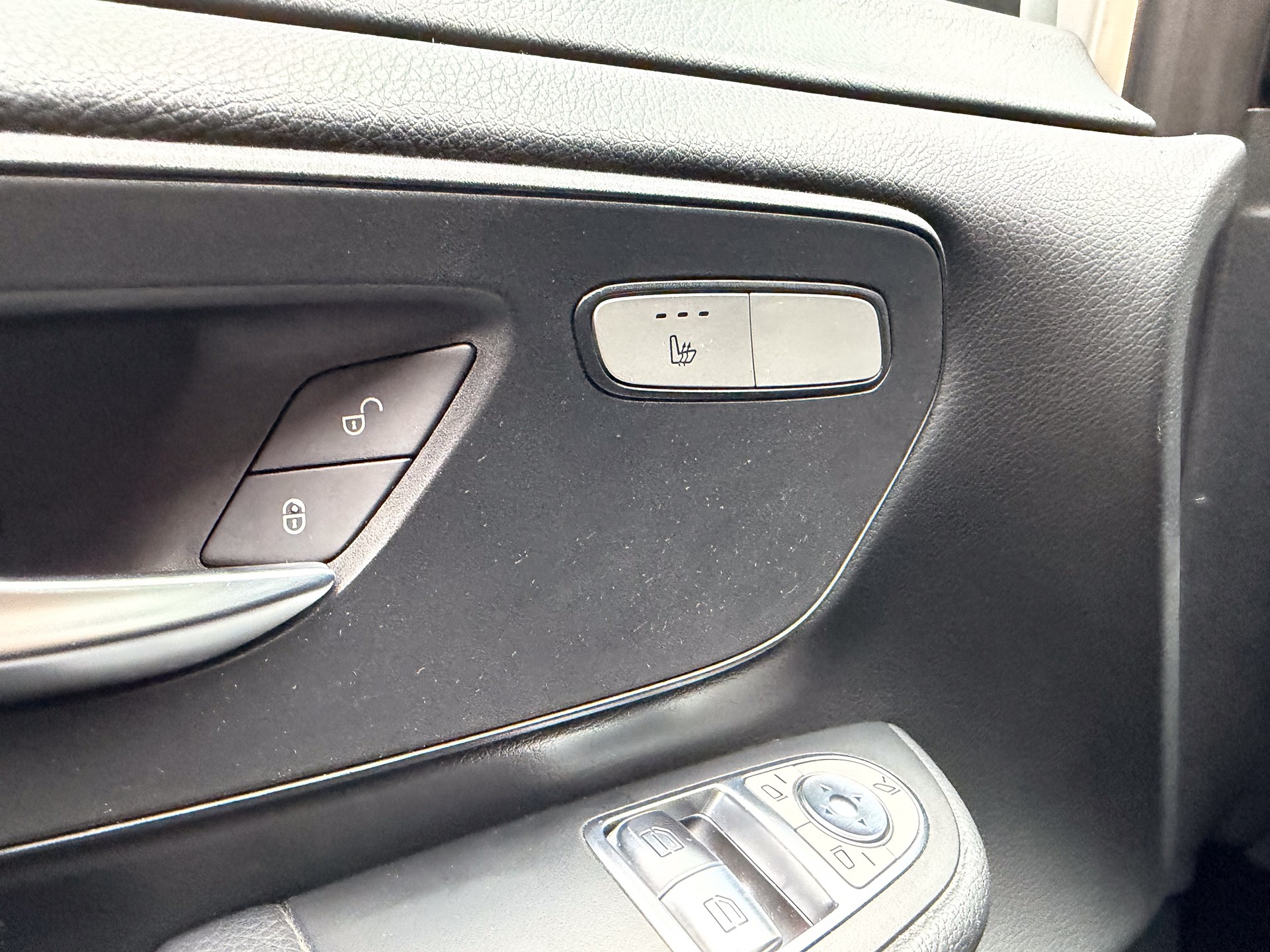 MERCEDES-BENZ V 220 d lang 4Matic 7G-Tronic-image-10