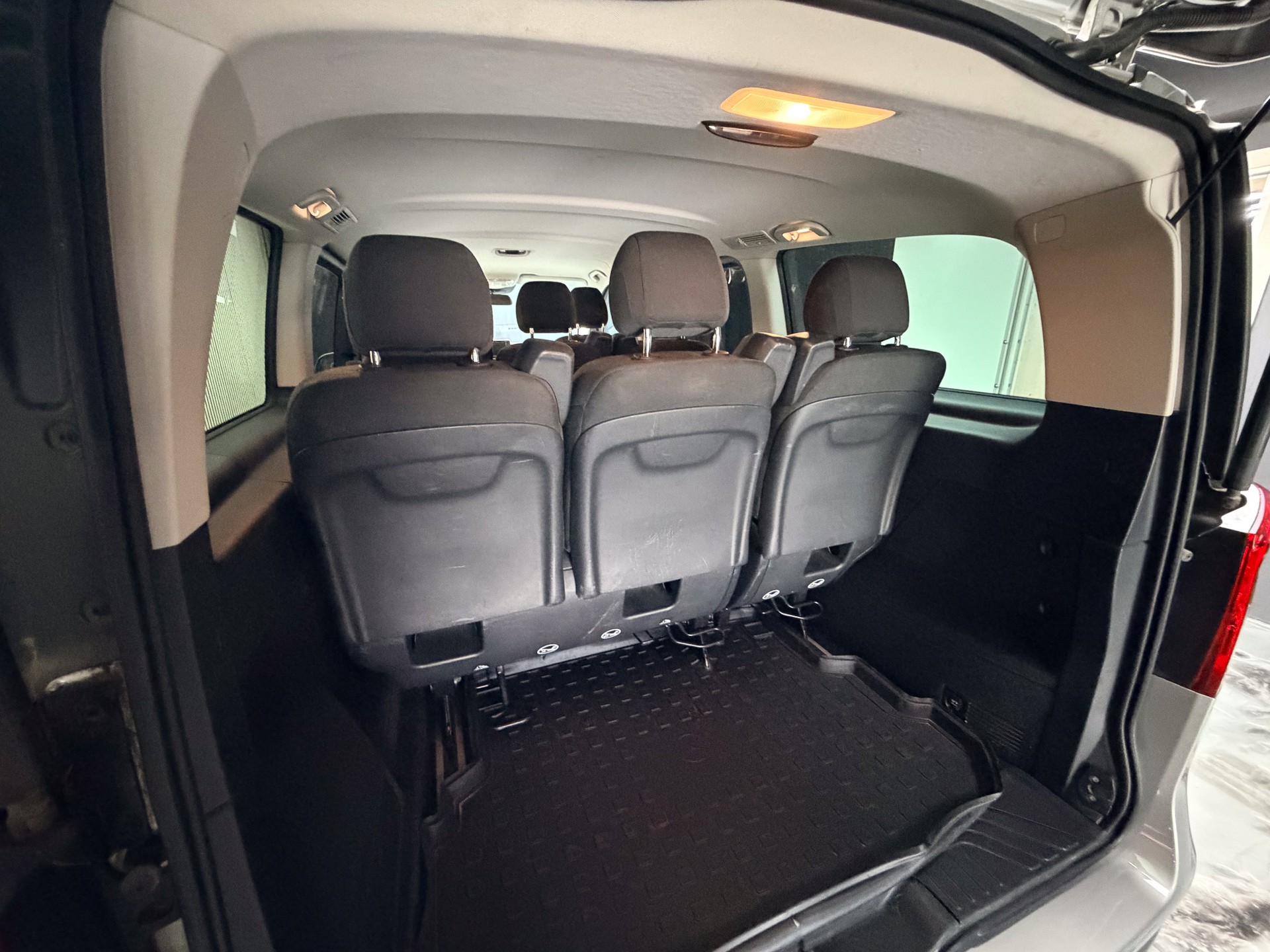 MERCEDES-BENZ V 220 d lang 4Matic 7G-Tronic-image-8