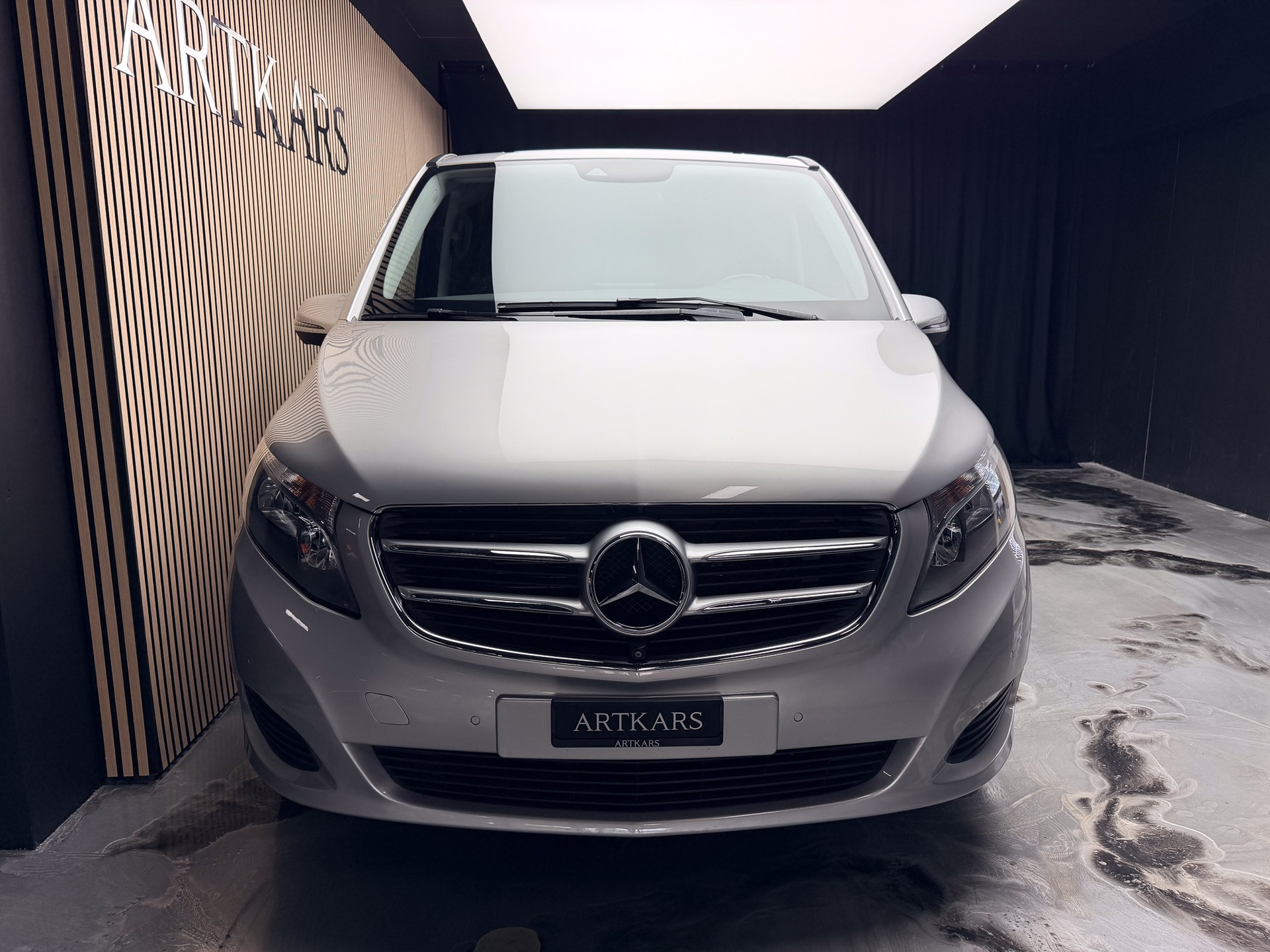 MERCEDES-BENZ V 220 d lang 4Matic 7G-Tronic-showroom-element-1
