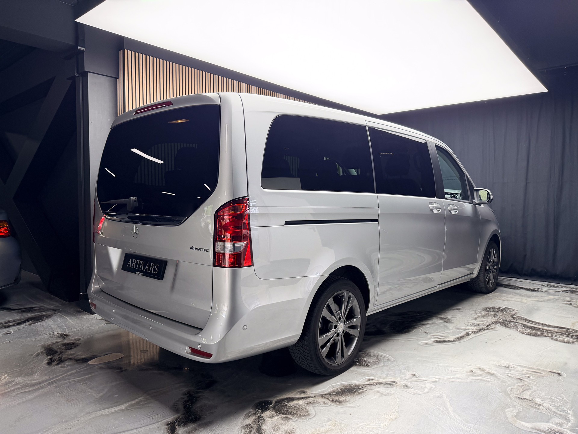 MERCEDES-BENZ V 220 d lang 4Matic 7G-Tronic-showroom-element-3