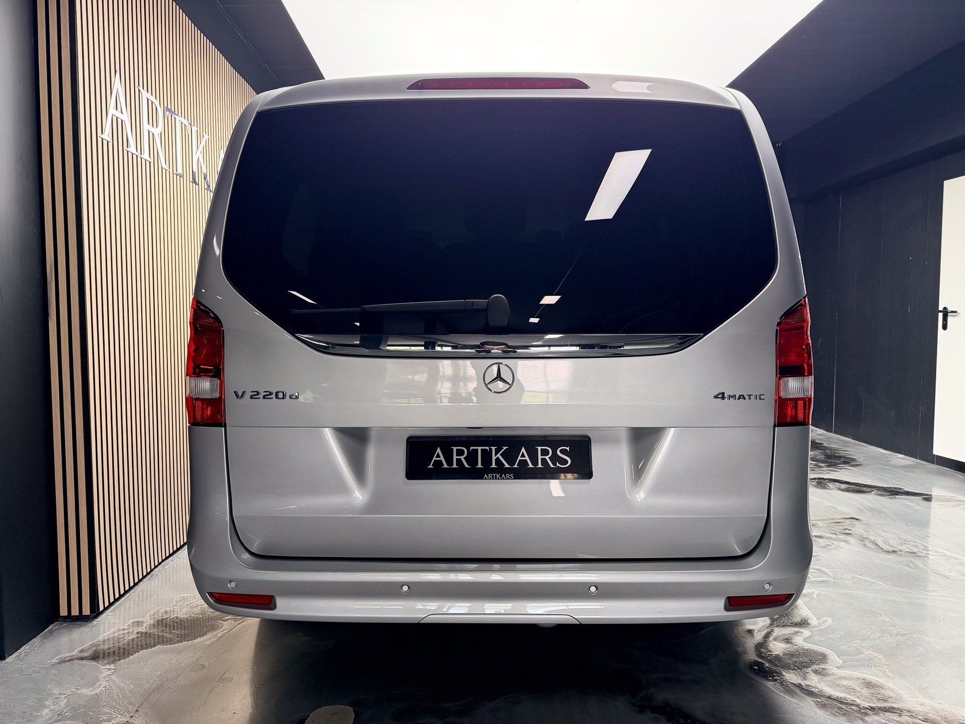 MERCEDES-BENZ V 220 d lang 4Matic 7G-Tronic-image-4