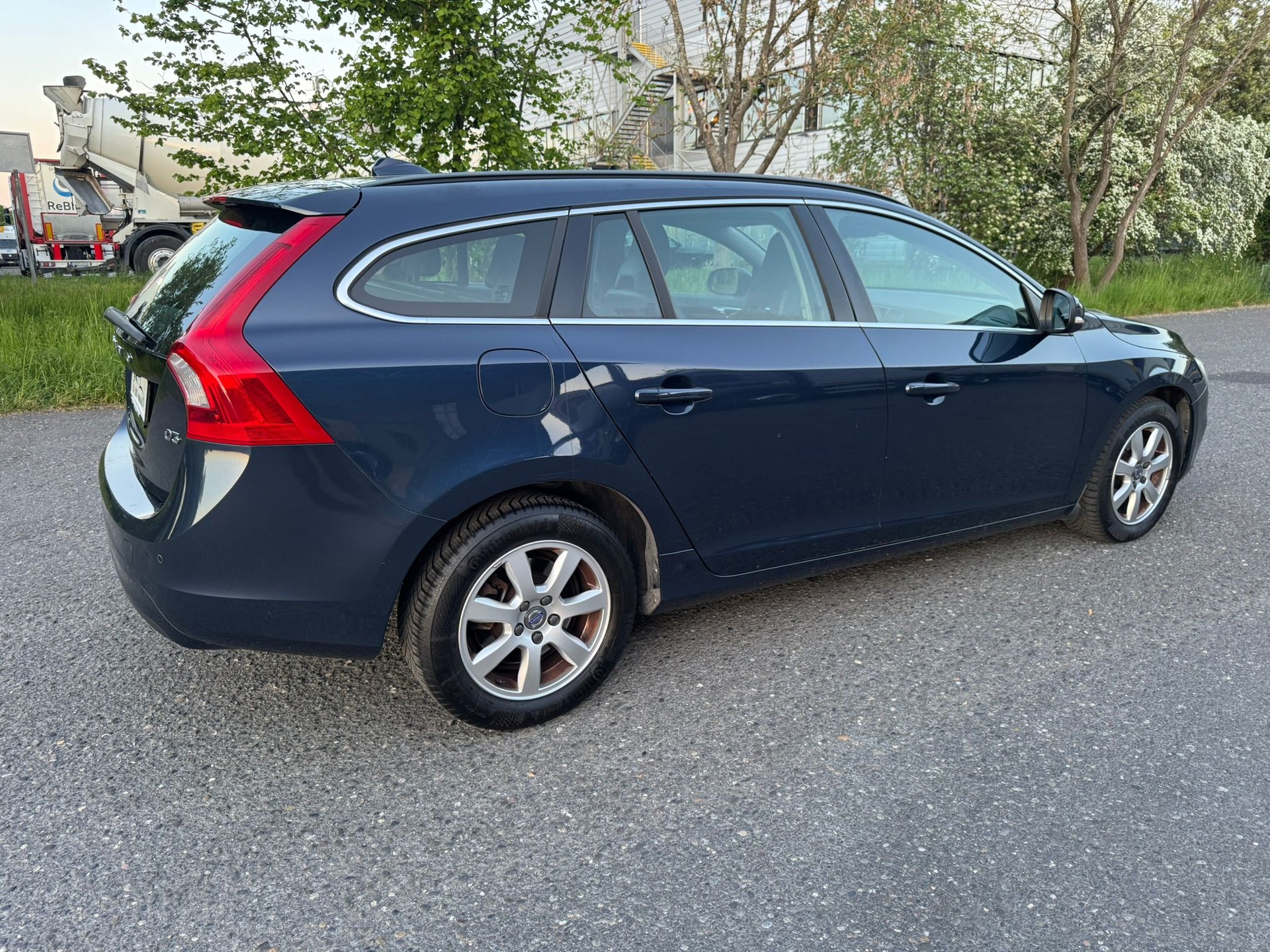 VOLVO V60 D3 Momentum Geartronic-image-5