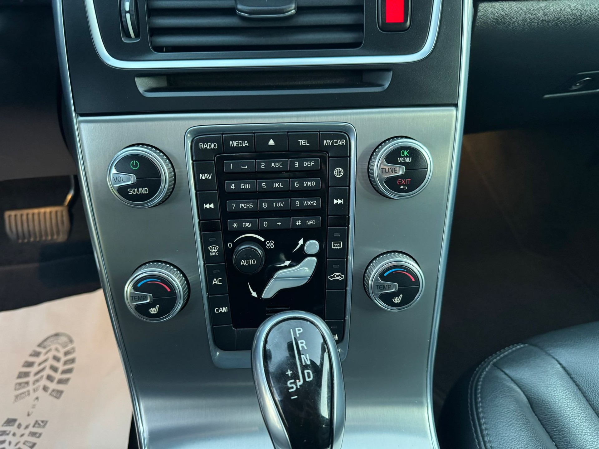 VOLVO V60 D3 Momentum Geartronic-image-20