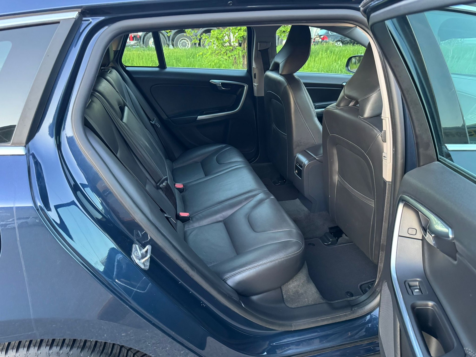 VOLVO V60 D3 Momentum Geartronic-image-10