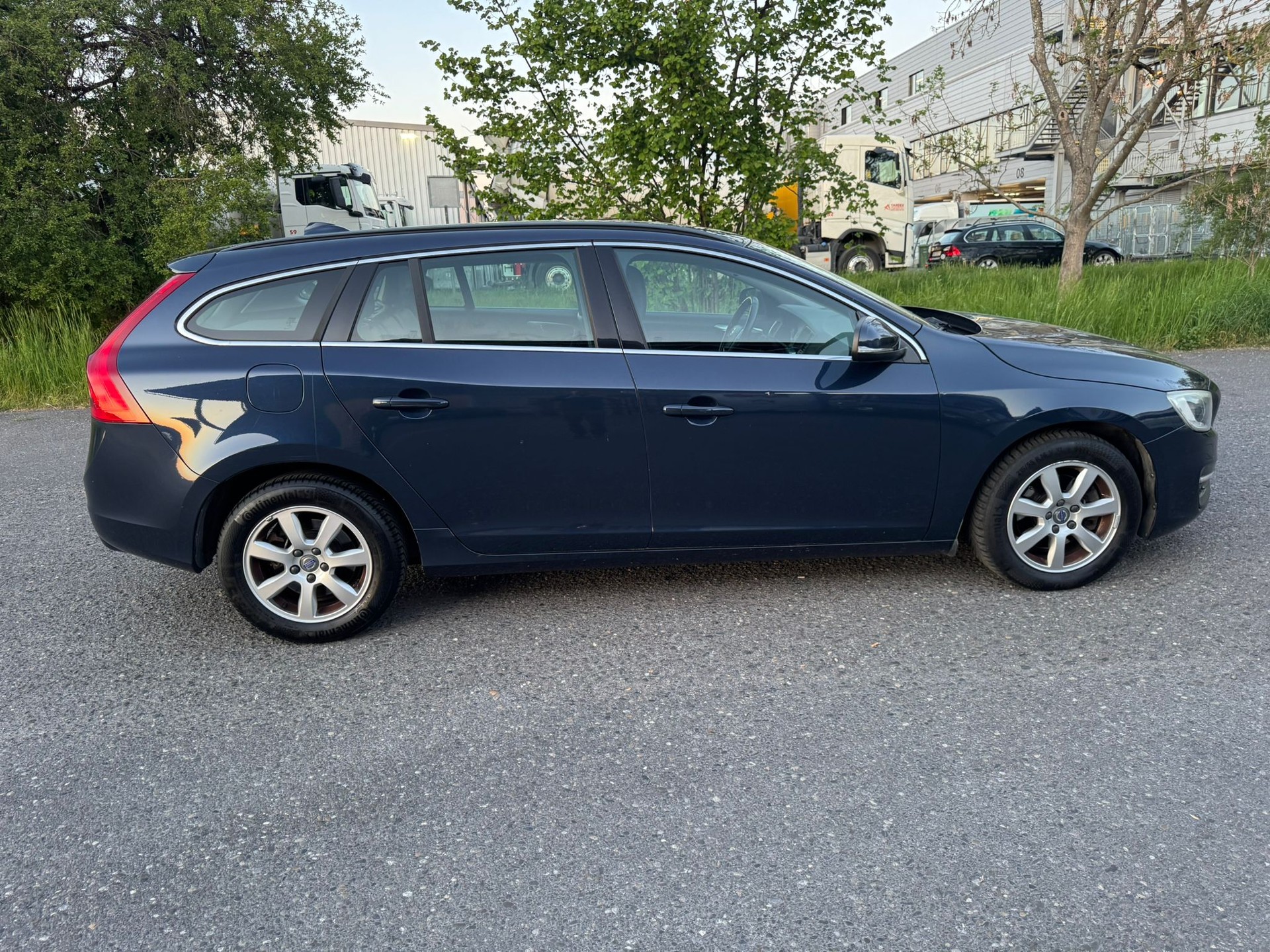 VOLVO V60 D3 Momentum Geartronic-image-8