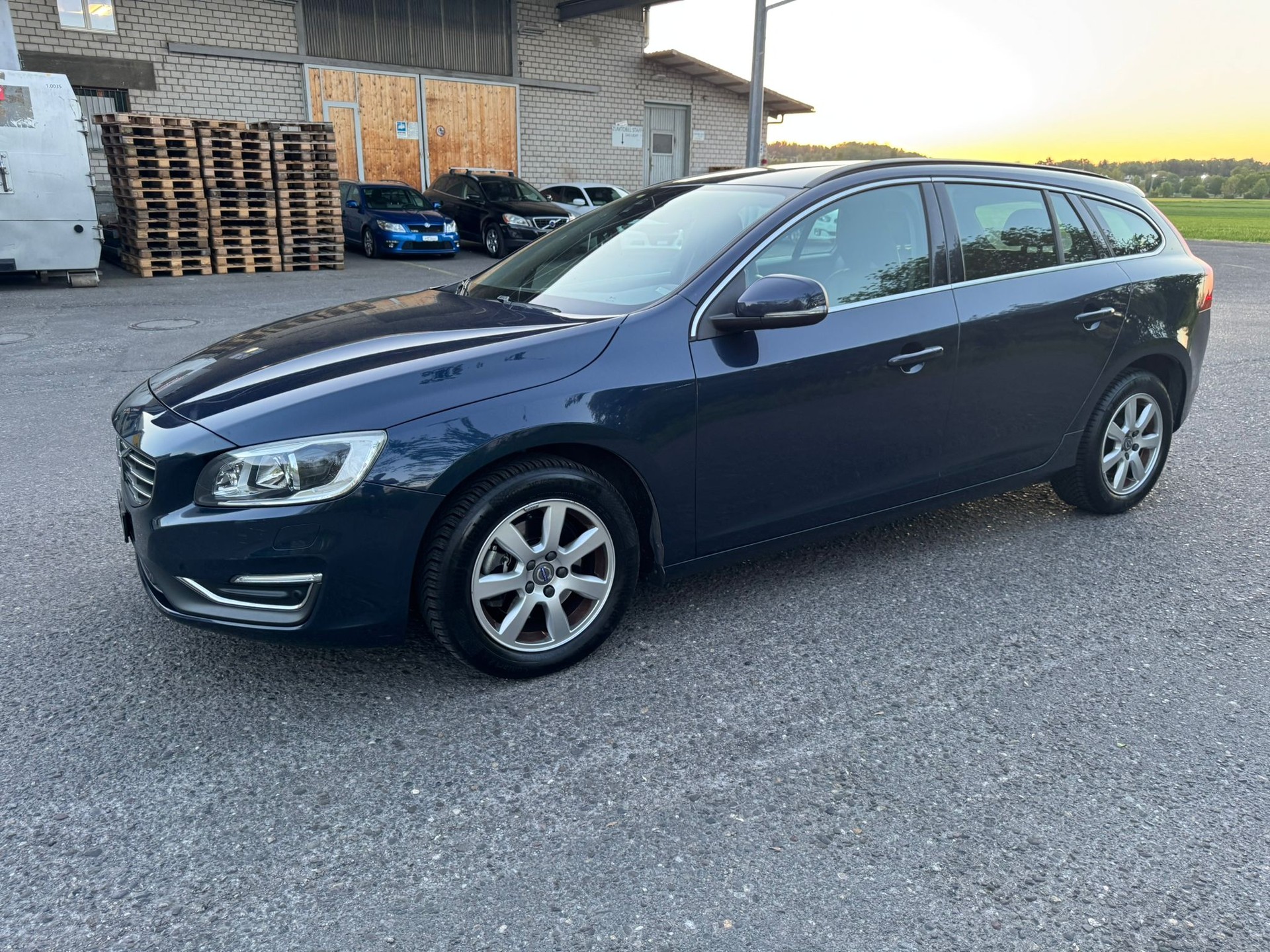 VOLVO V60 D3 Momentum Geartronic-image-2