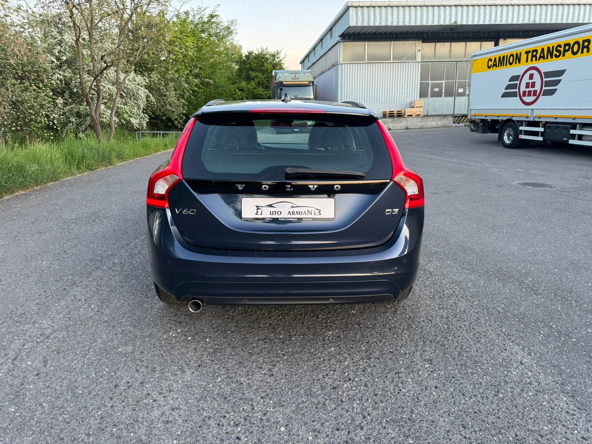 VOLVO V60 D3 Momentum Geartronic-image-3