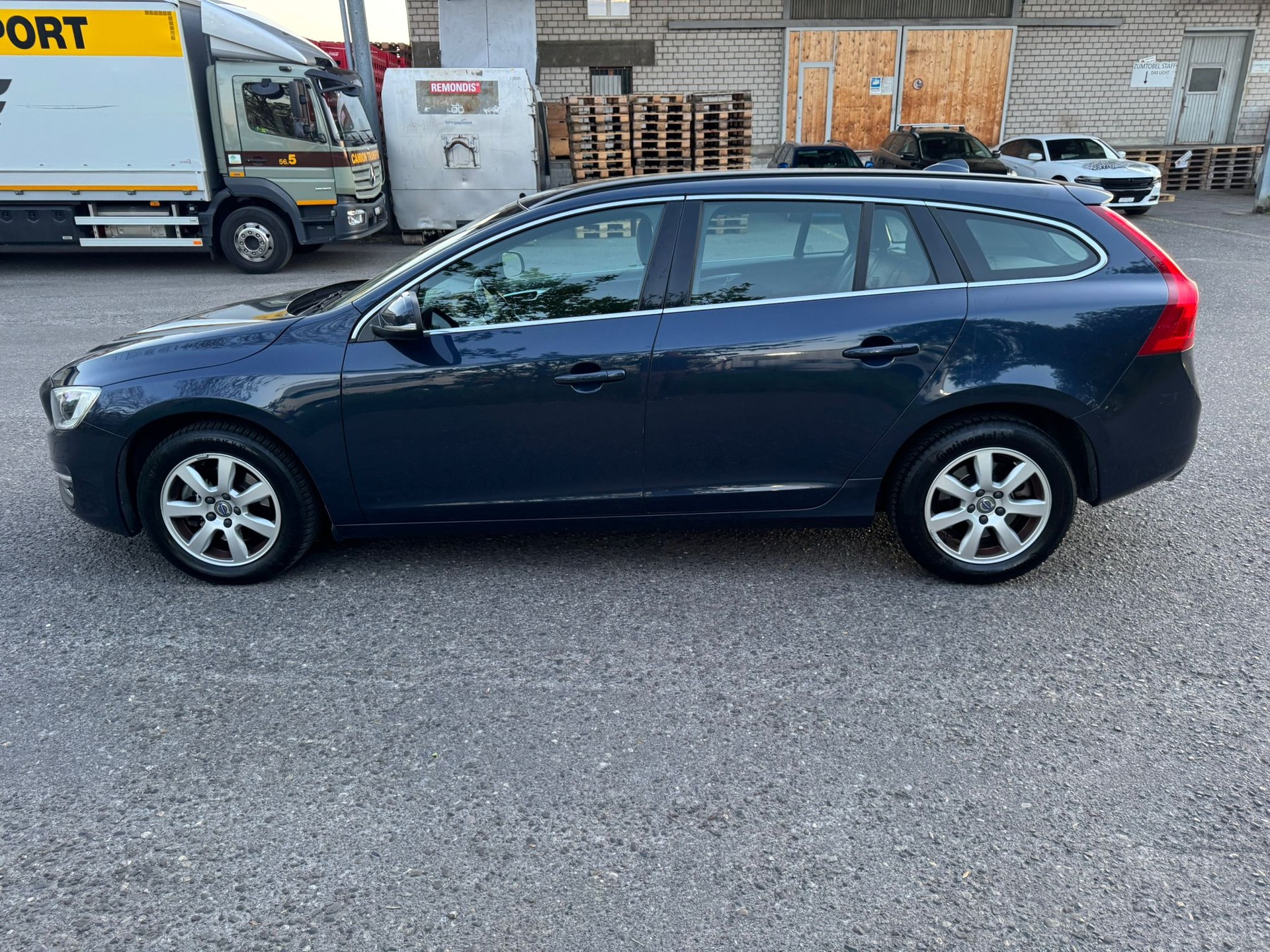 VOLVO V60 D3 Momentum Geartronic-image-6