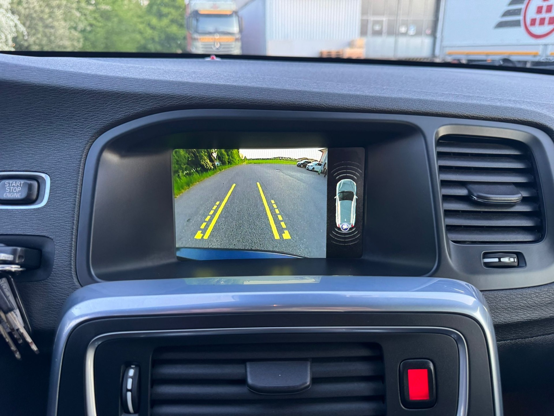 VOLVO V60 D3 Momentum Geartronic-image-22