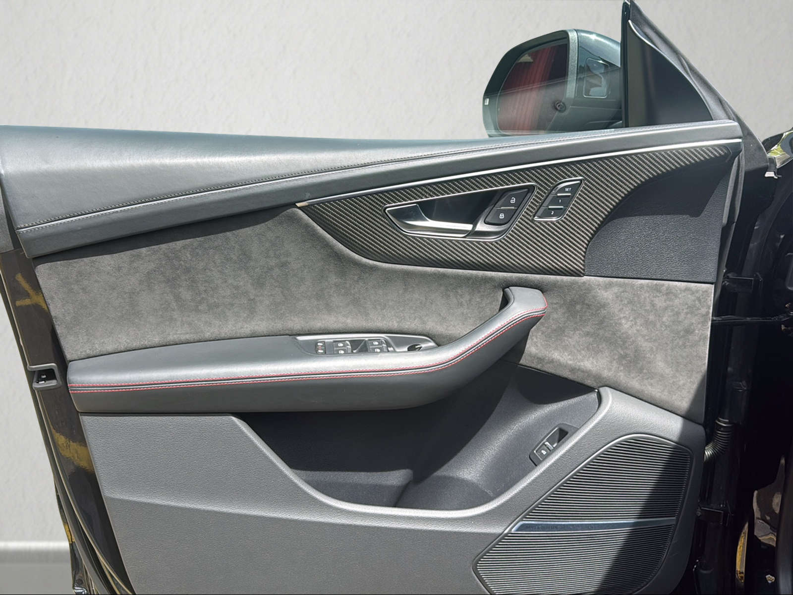 AUDI RSQ8 quattro tiptronic-image-10