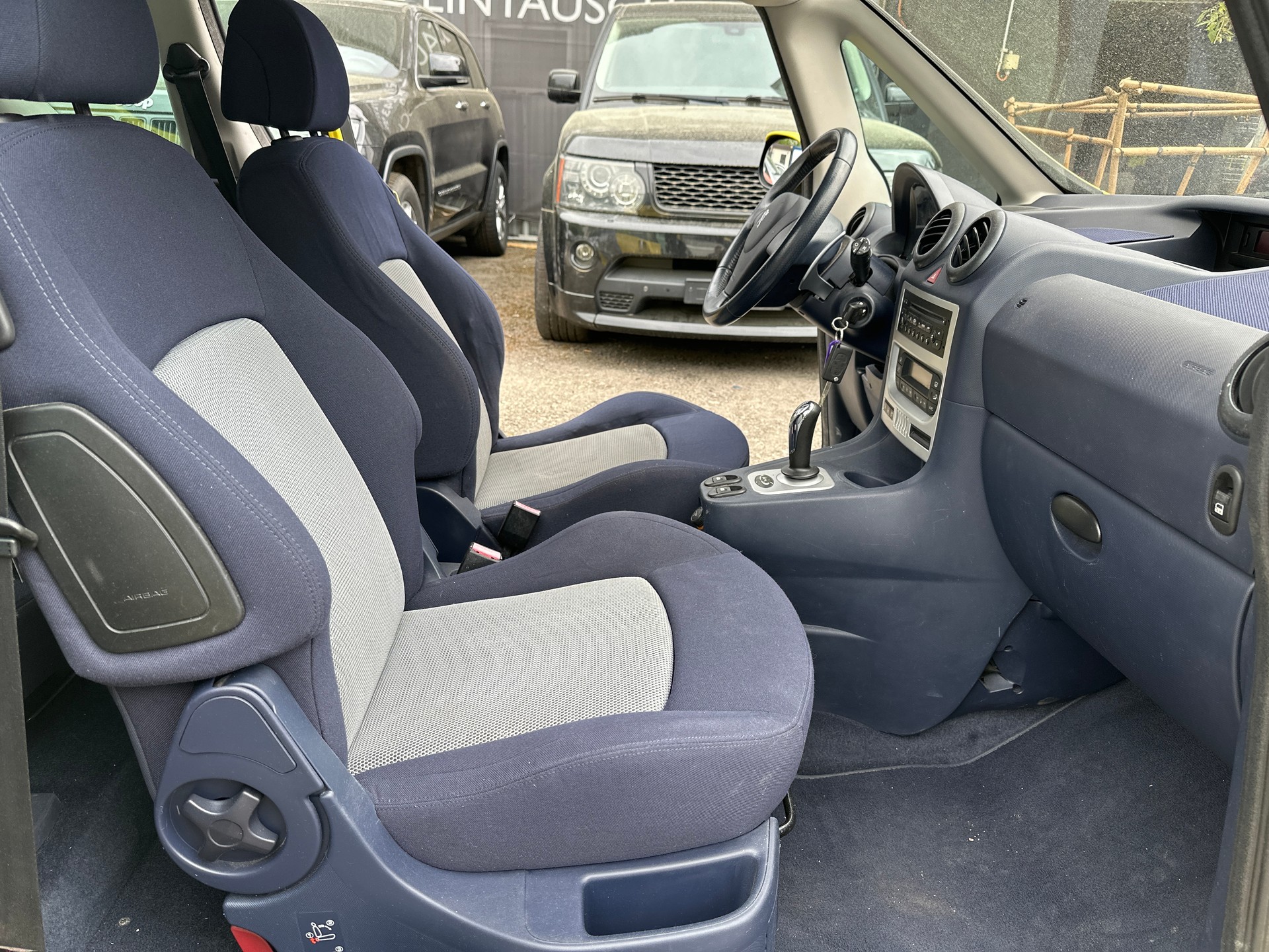 PEUGEOT 1007 1.6 Trendy 2-Tronic-image-10