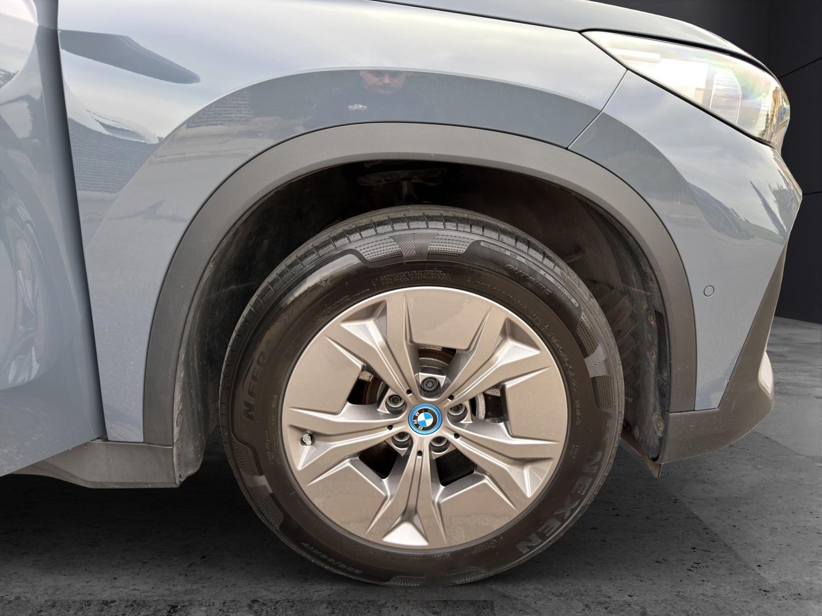 BMW iX1 30 xDrive-image-19
