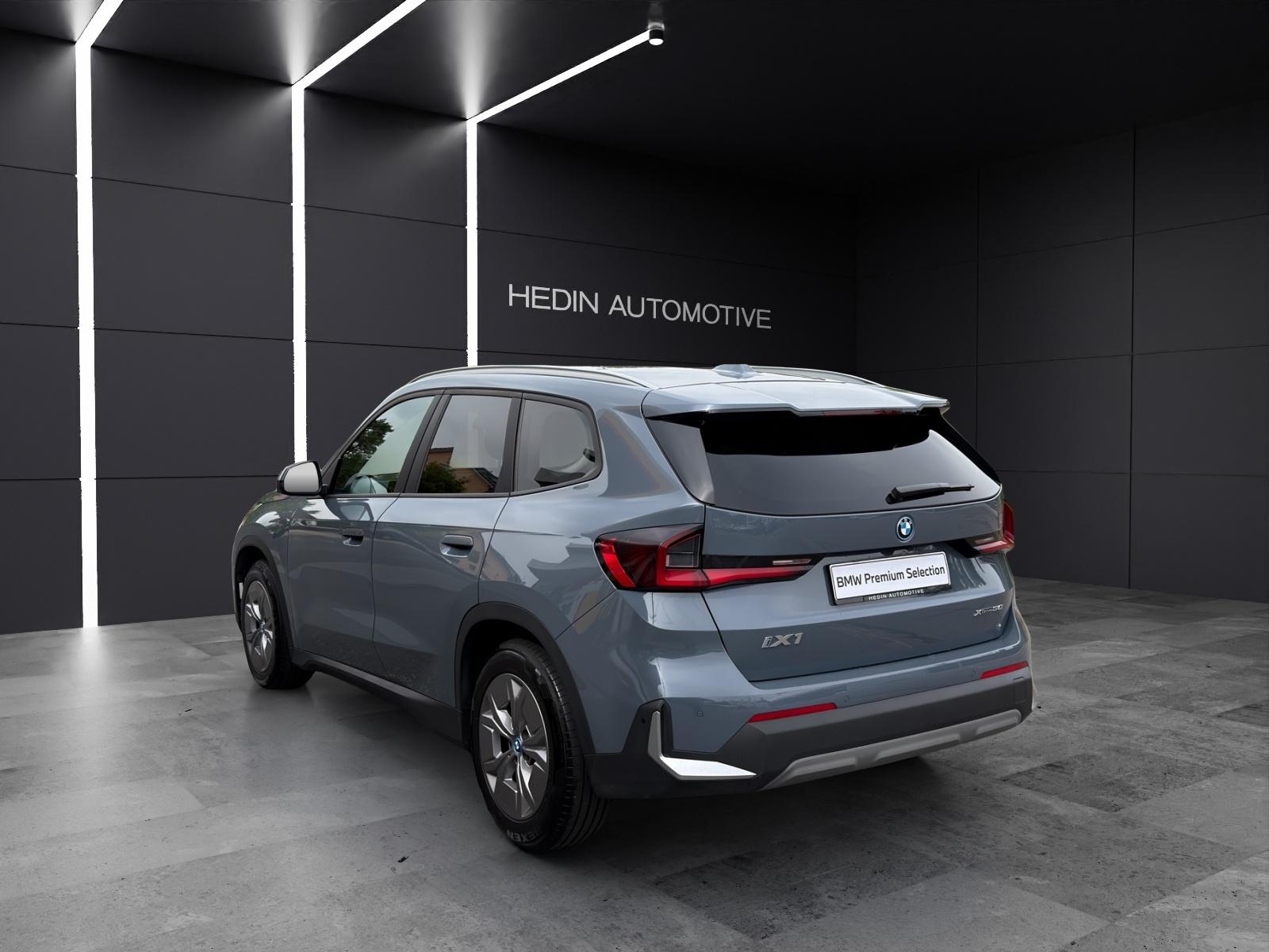 BMW iX1 30 xDrive-image-2