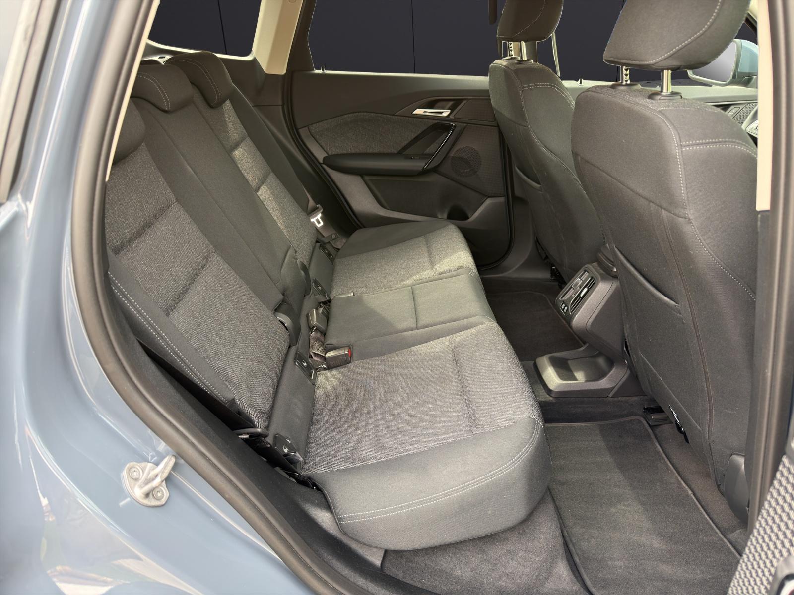 BMW iX1 30 xDrive-image-13