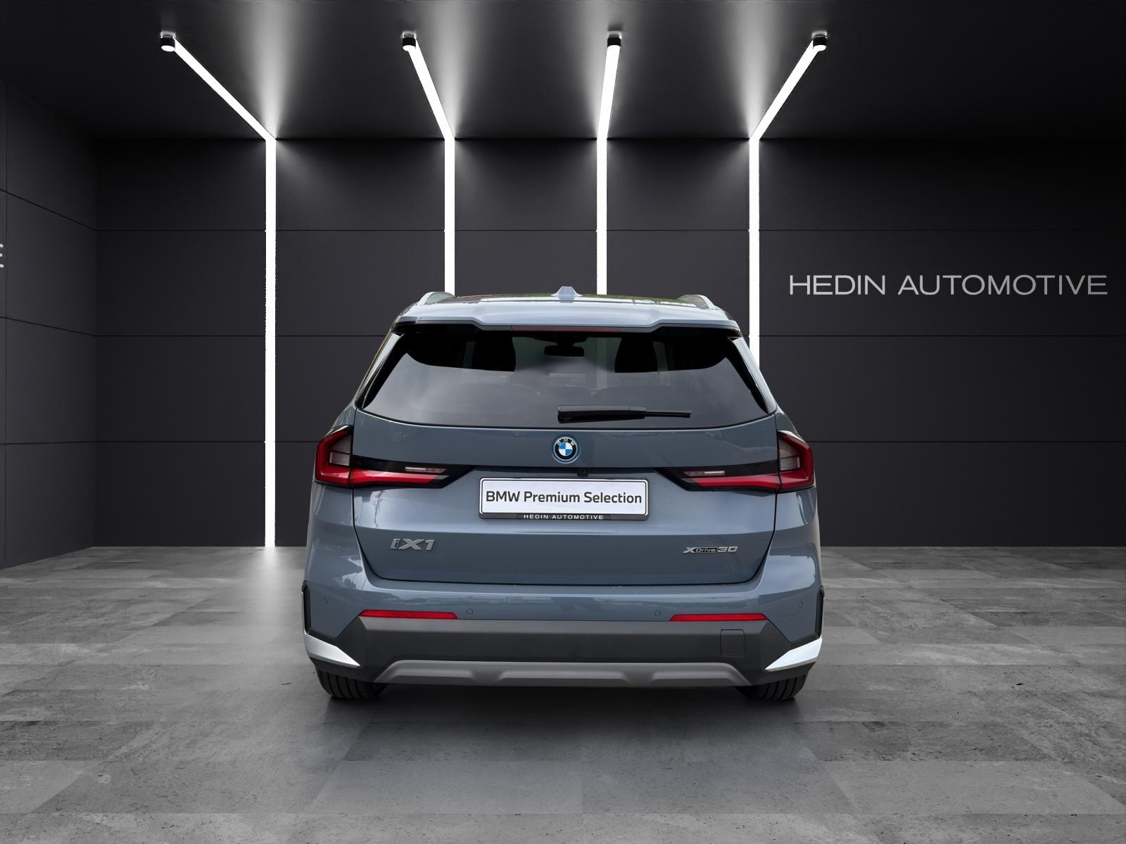 BMW iX1 30 xDrive-image-8