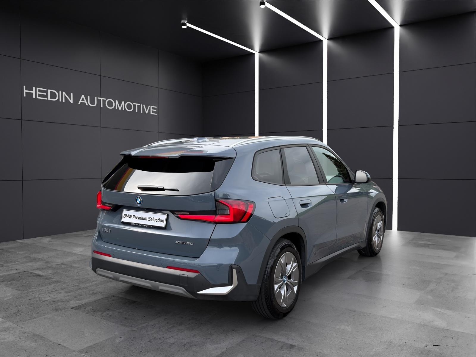 BMW iX1 30 xDrive-image-15