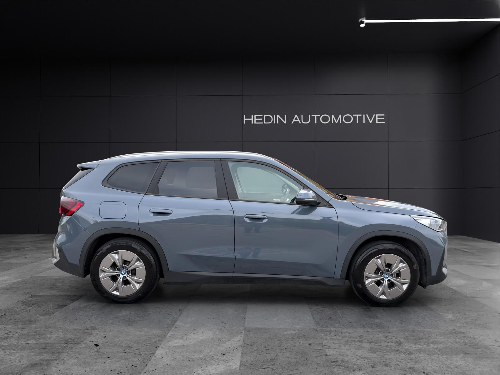 BMW iX1 30 xDrive-image-16
