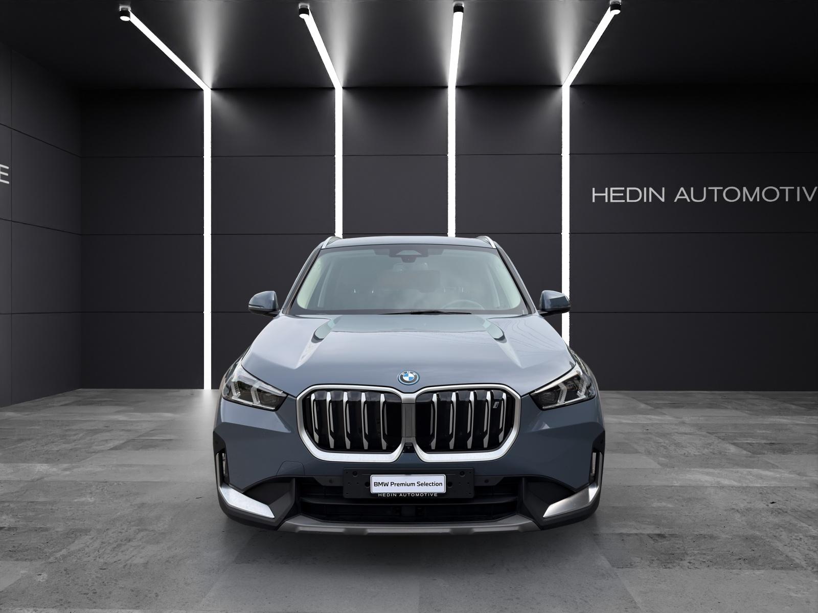 BMW iX1 30 xDrive-image-6