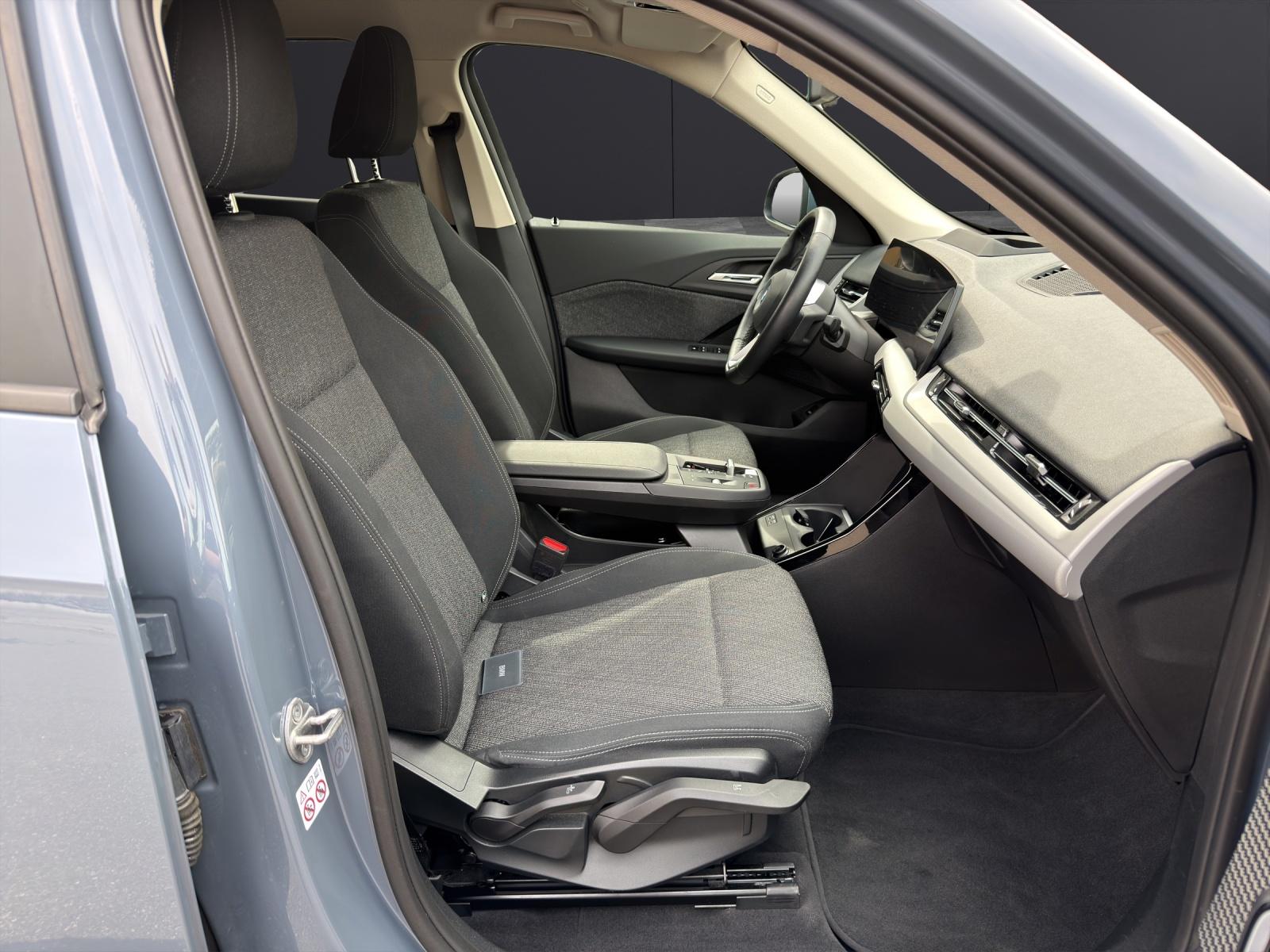 BMW iX1 30 xDrive-image-18