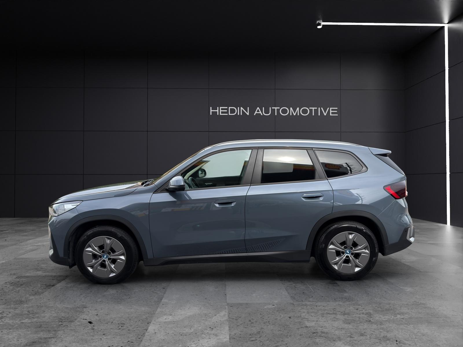 BMW iX1 30 xDrive-image-3