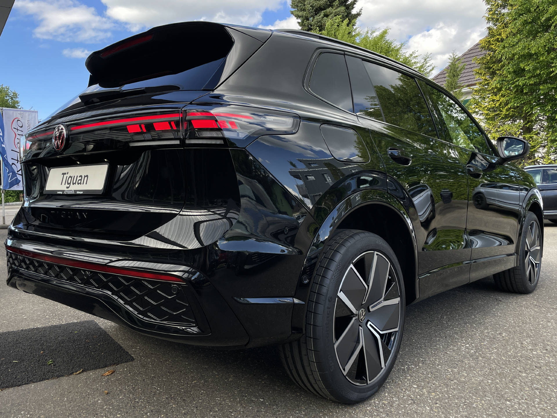 VW Tiguan 2.0 TSI R-Line Plus DSG 4motion-showroom-element-3