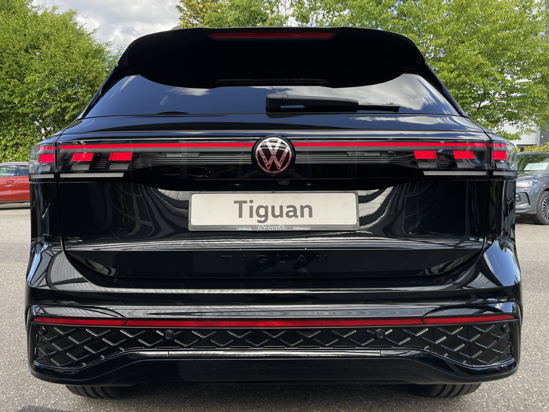 VW Tiguan 2.0 TSI R-Line Plus DSG 4motion-image-4