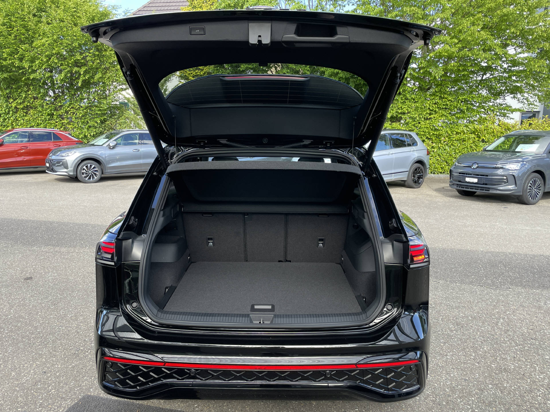 VW Tiguan 2.0 TSI R-Line Plus DSG 4motion-image-6