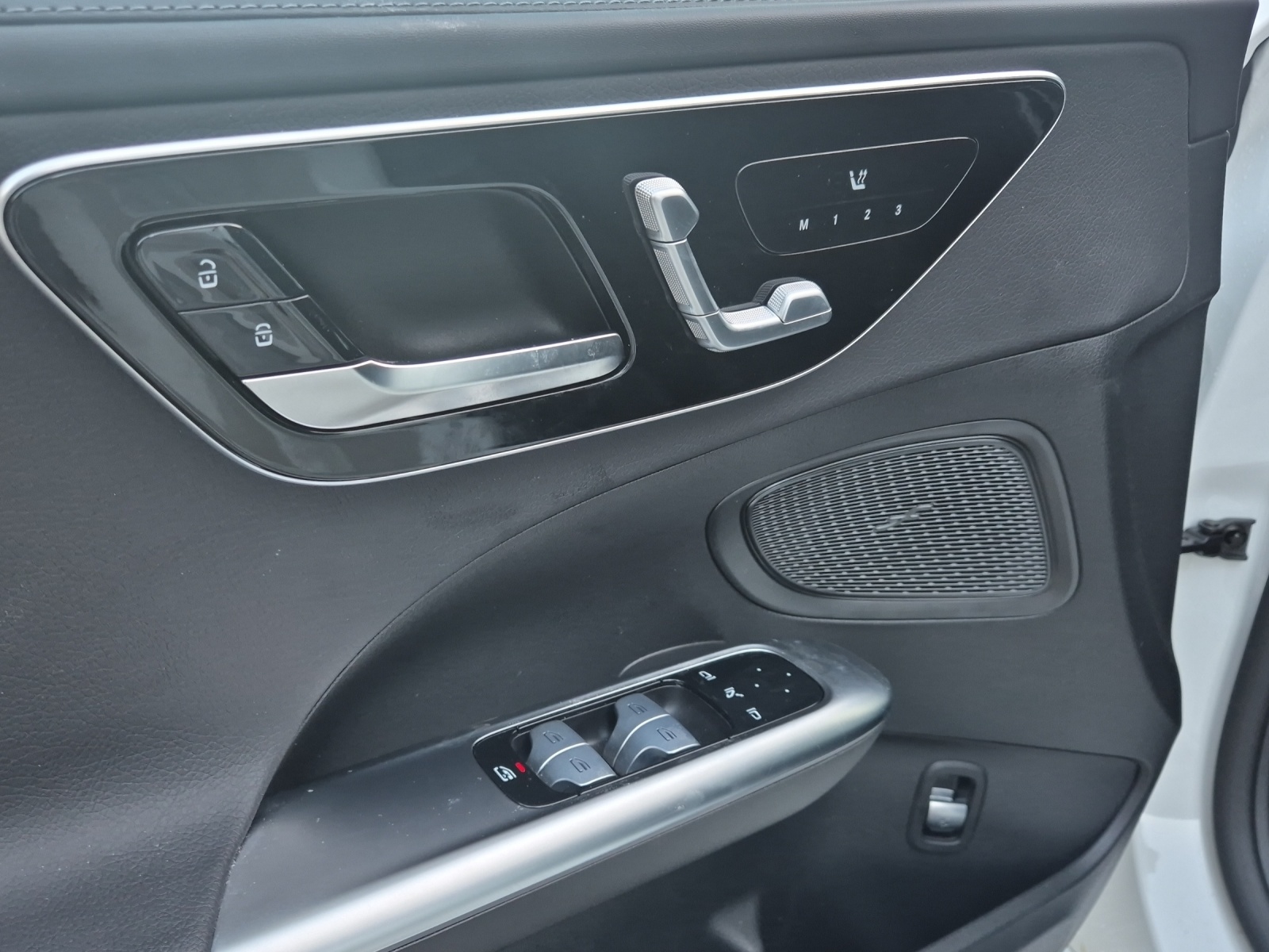 MERCEDES-BENZ C 200 d AMG Line-image-19