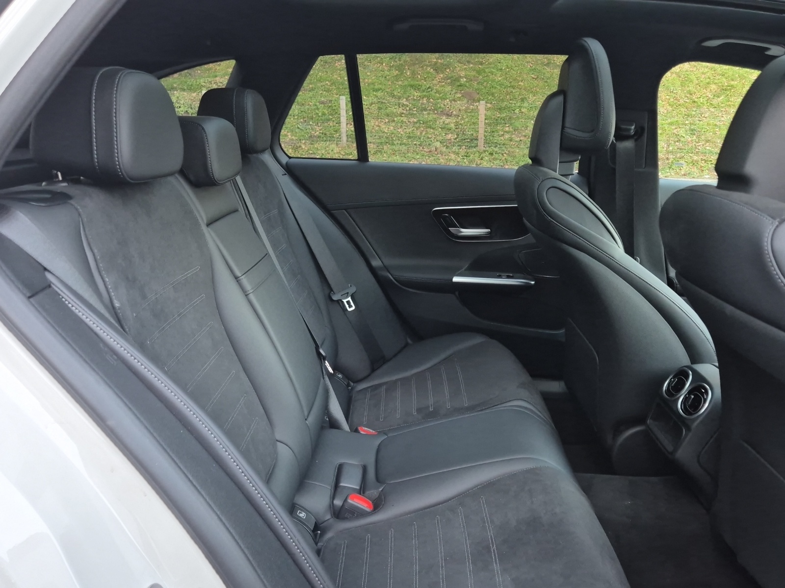 MERCEDES-BENZ C 200 d AMG Line-image-26