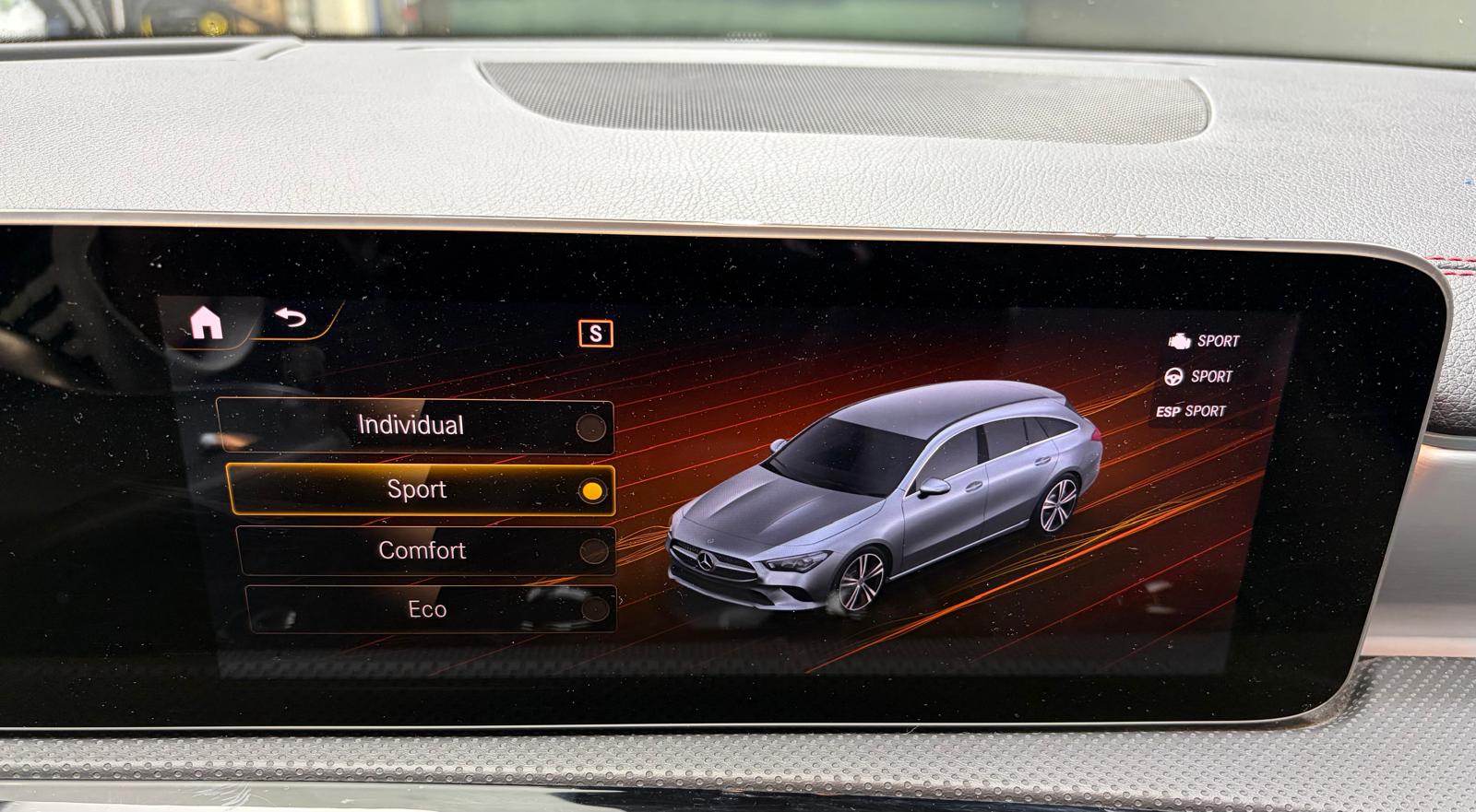MERCEDES-BENZ CLA Shooting Brake 250 4Matic 7G-DCT AMG Line - Toit ouvrant-image-24