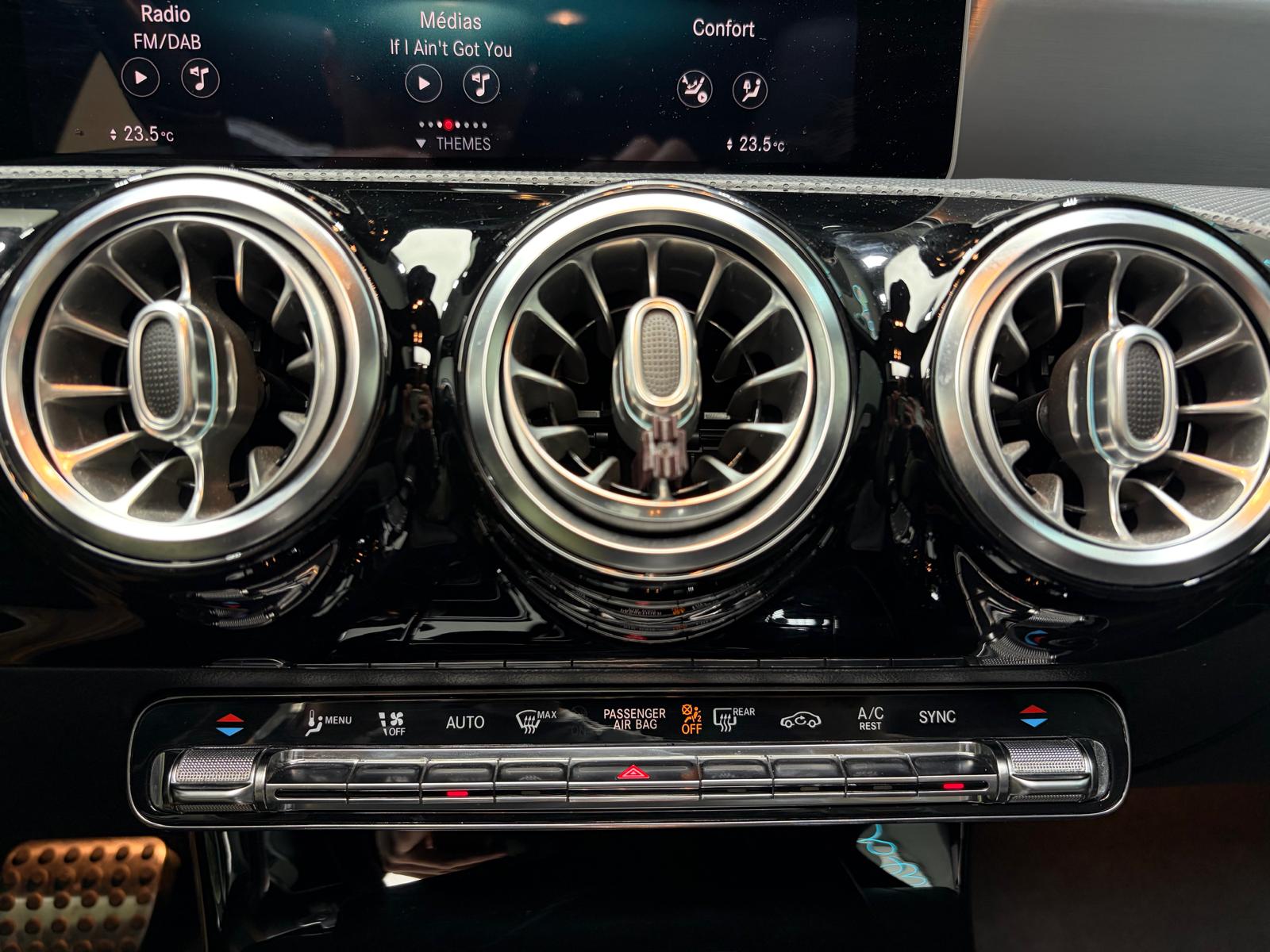 MERCEDES-BENZ CLA Shooting Brake 250 4Matic 7G-DCT AMG Line - Toit ouvrant-image-27