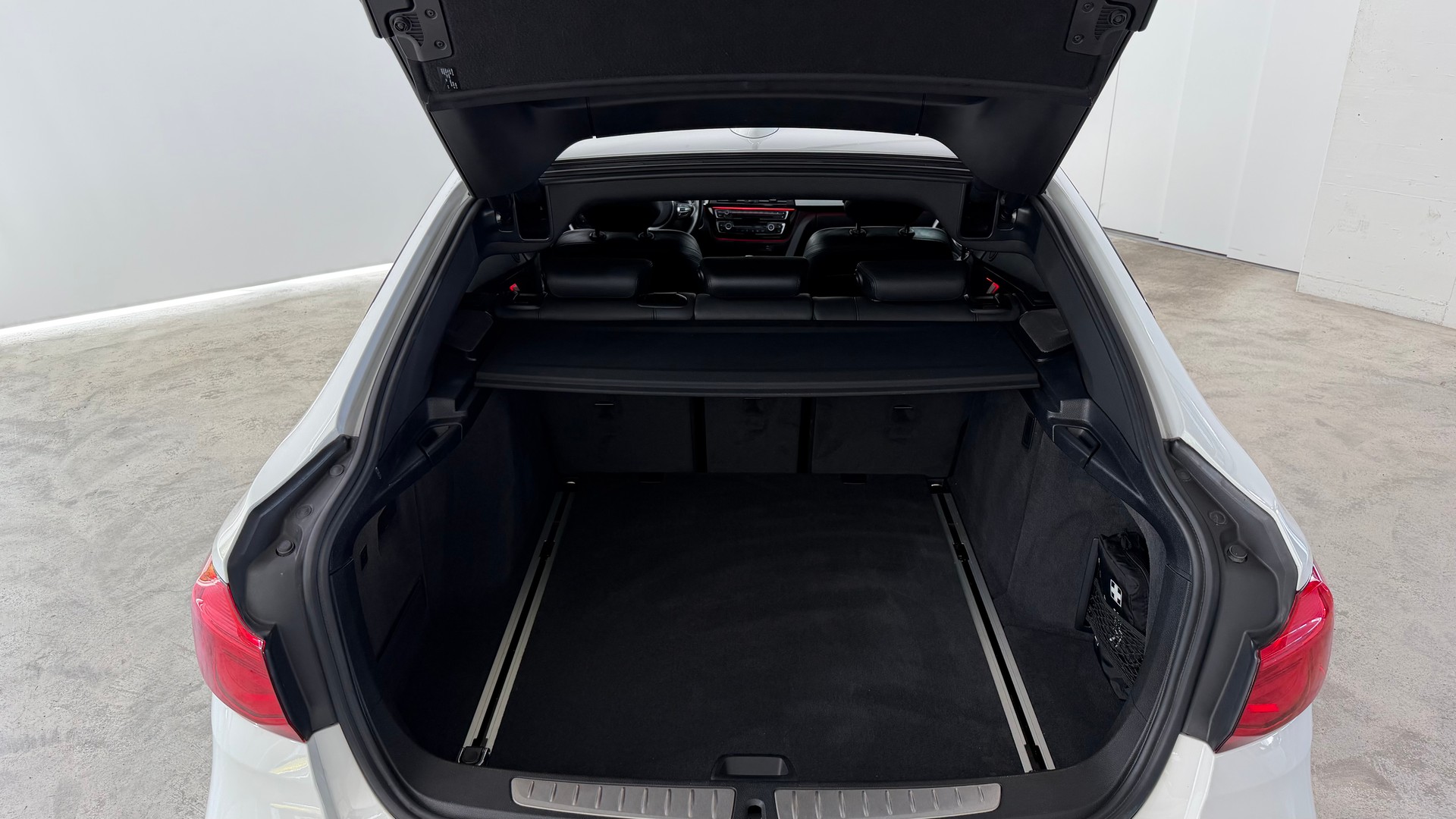 BMW 3 Series F34 Gran Turismo 330-image-13
