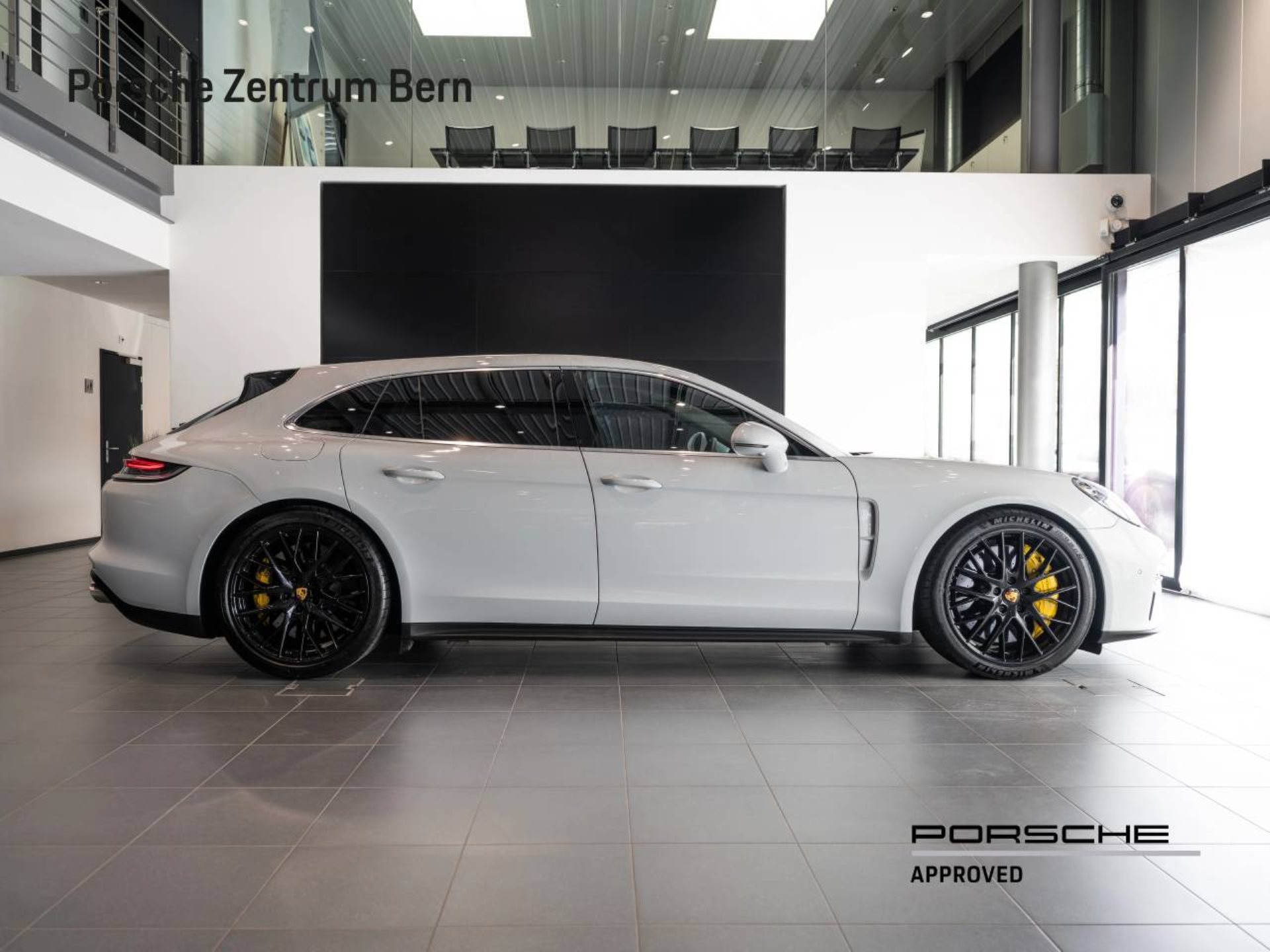 PORSCHE Panamera Turbo S Sport Turismo-showroom-element-1