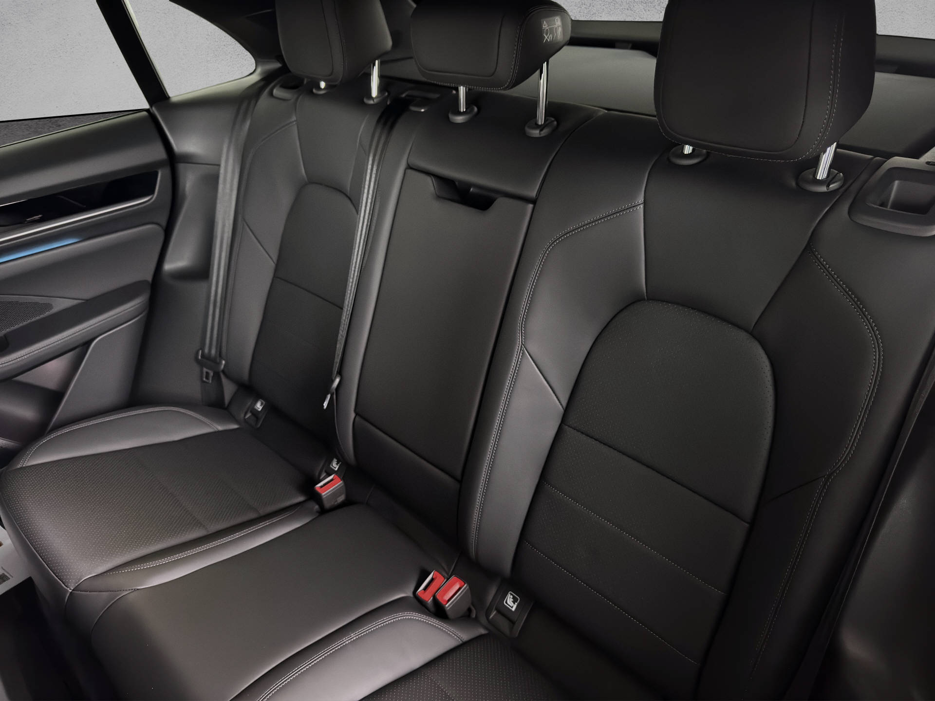 PORSCHE Macan 4-image-13