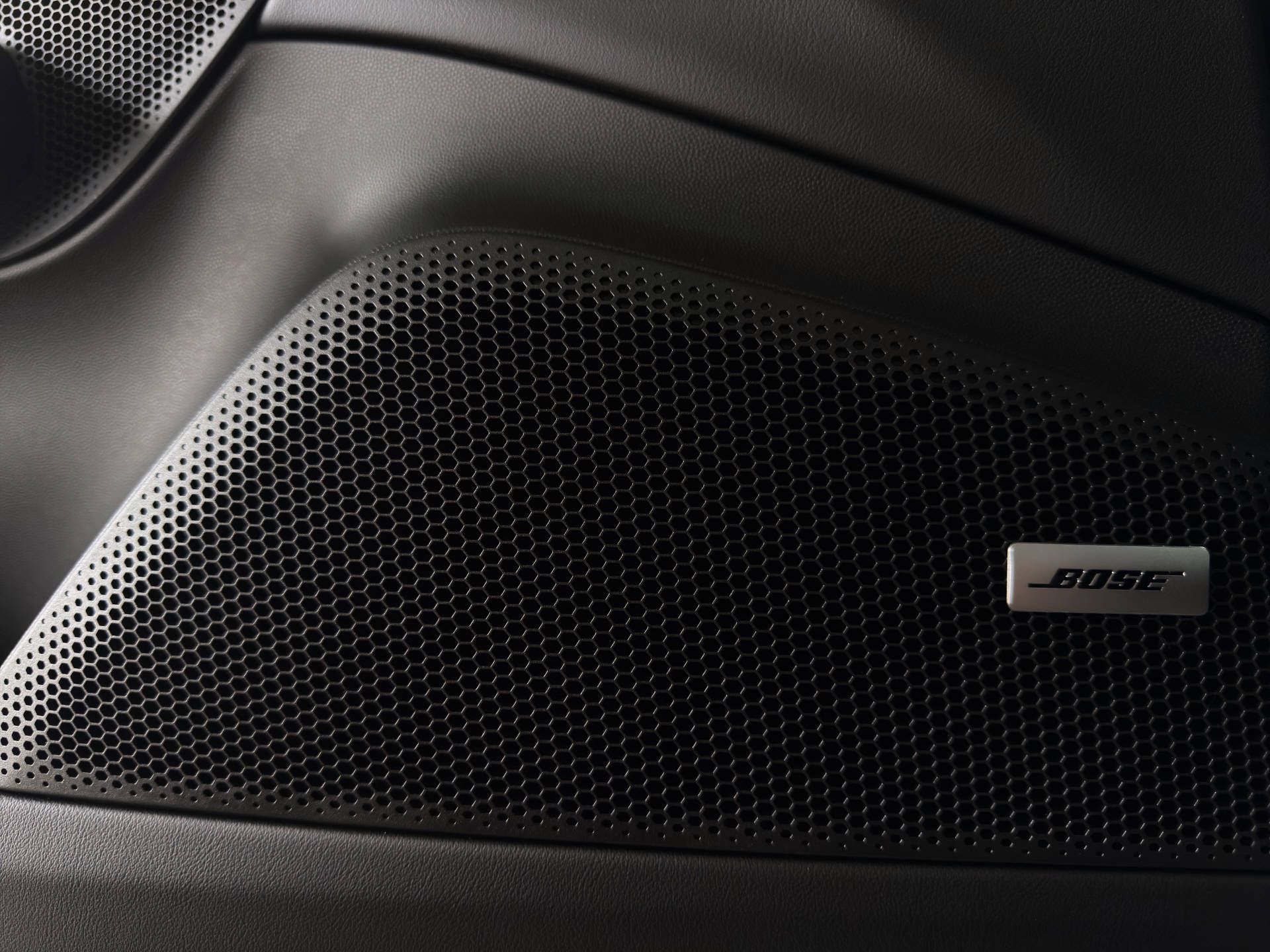 PORSCHE Macan 4-image-12